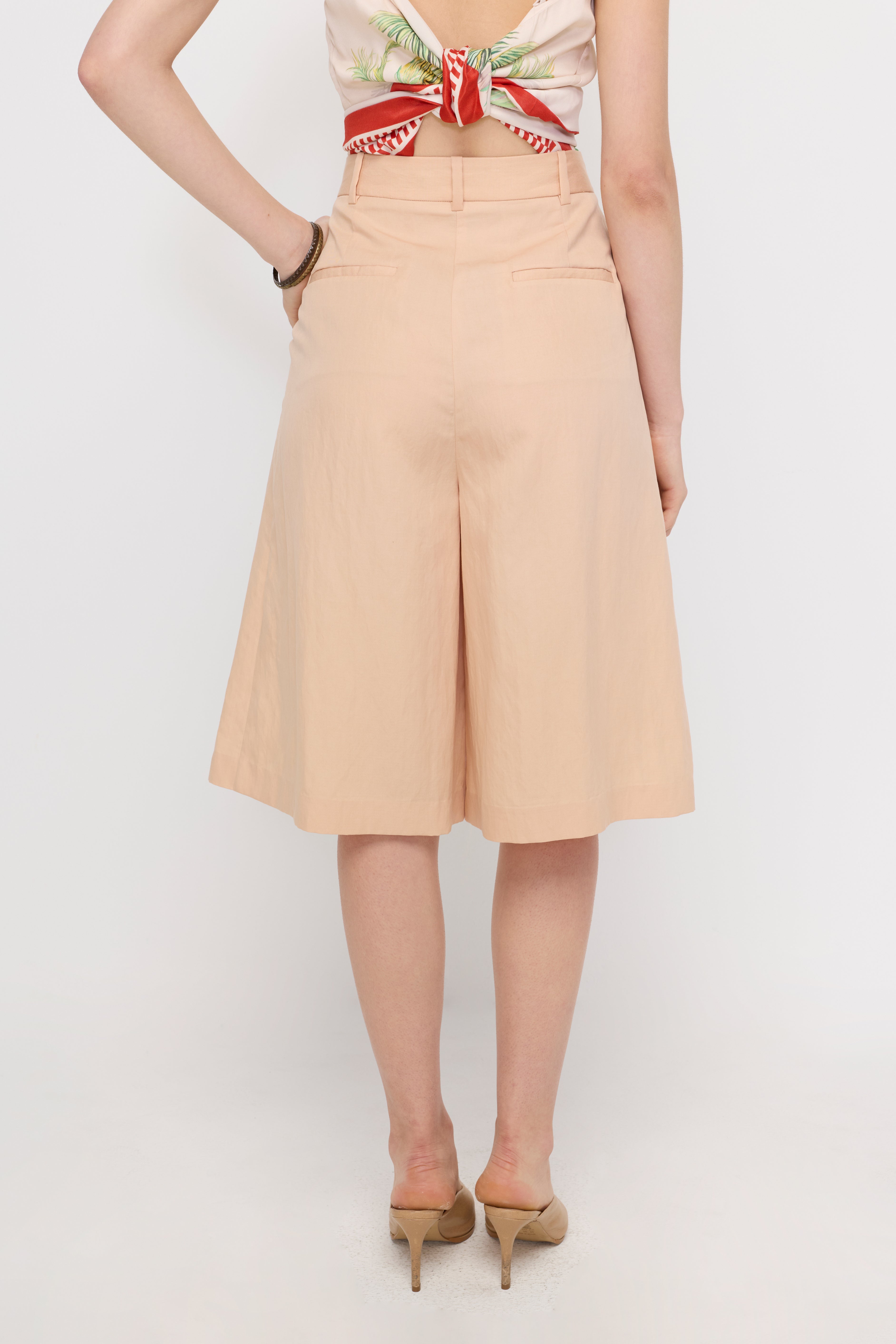 TAILORED PLEATED BERMUDA SHORTS