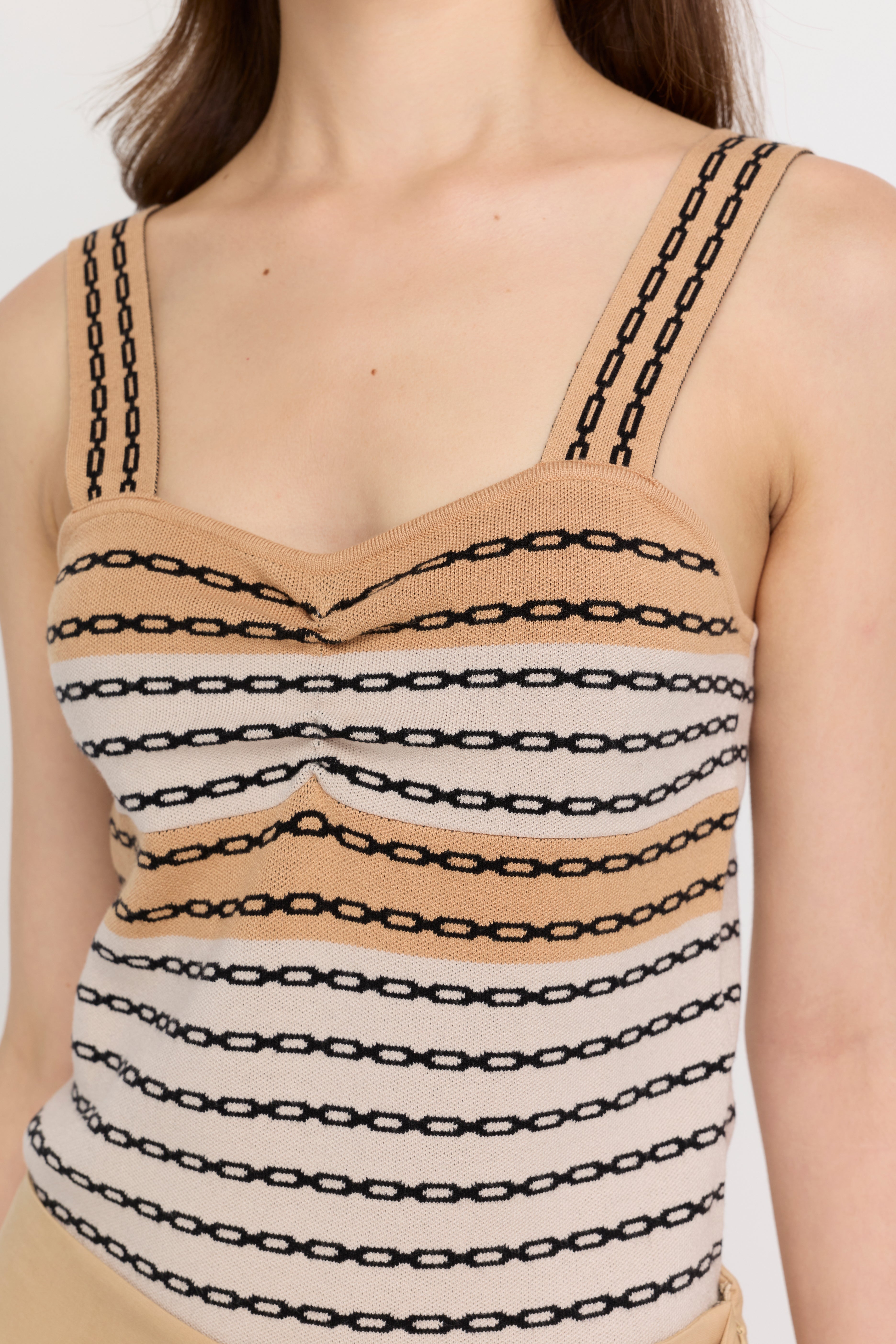 เสื้อถักไหมพรมครอปมีโซ่