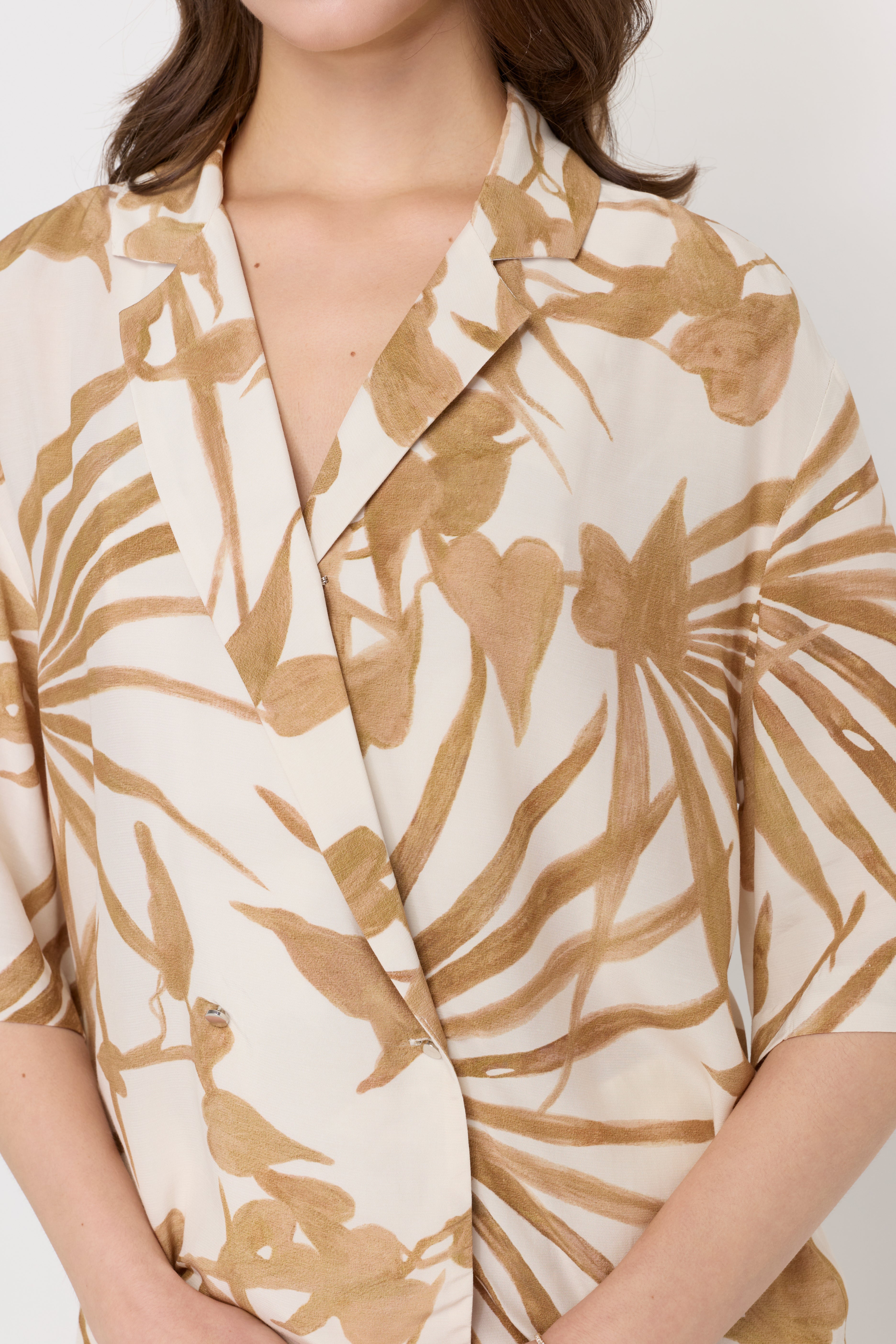 TROPICAL PRINT WRAP BLOUSE