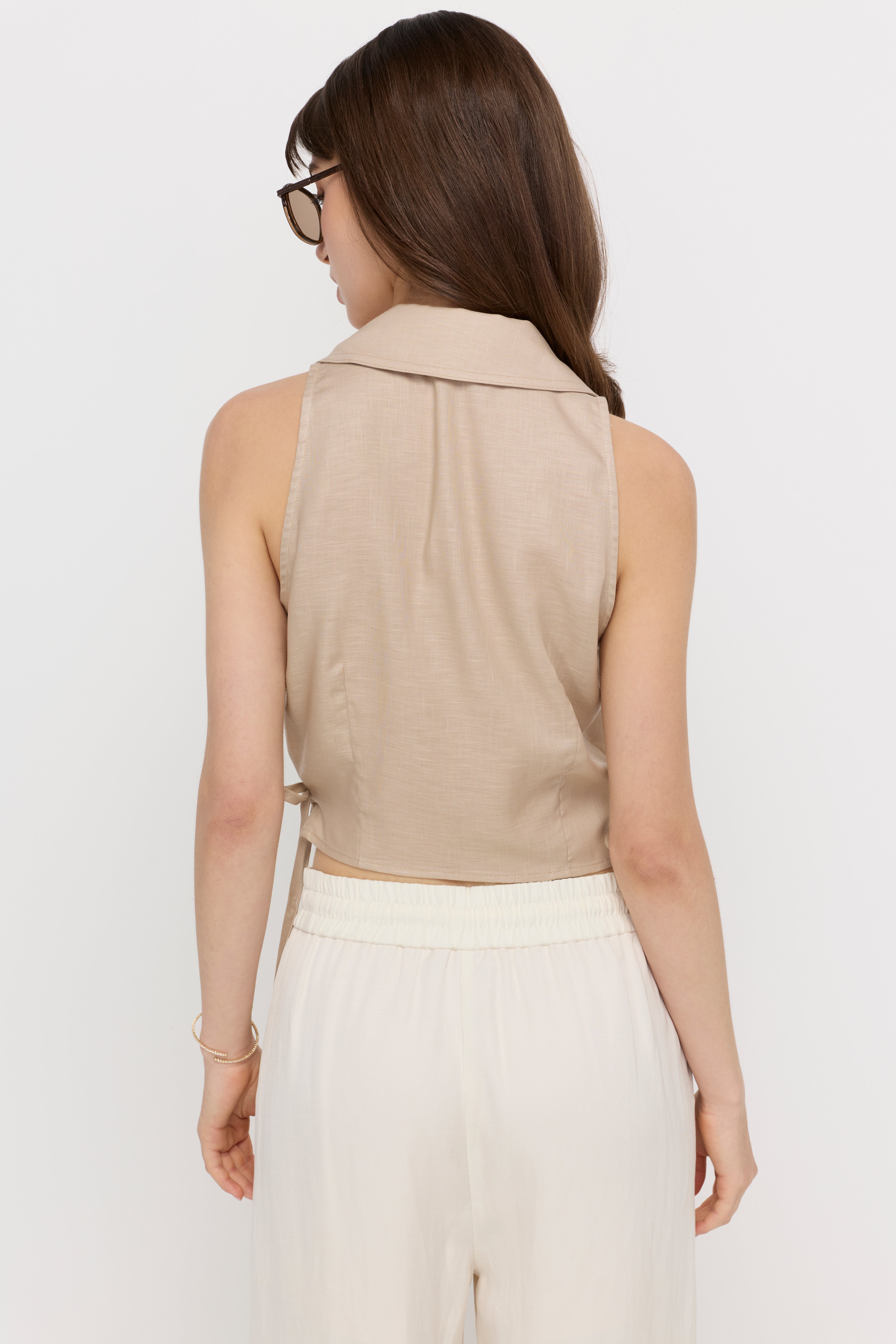 SLEEVELESS COLLARED WRAP TIE TOP
