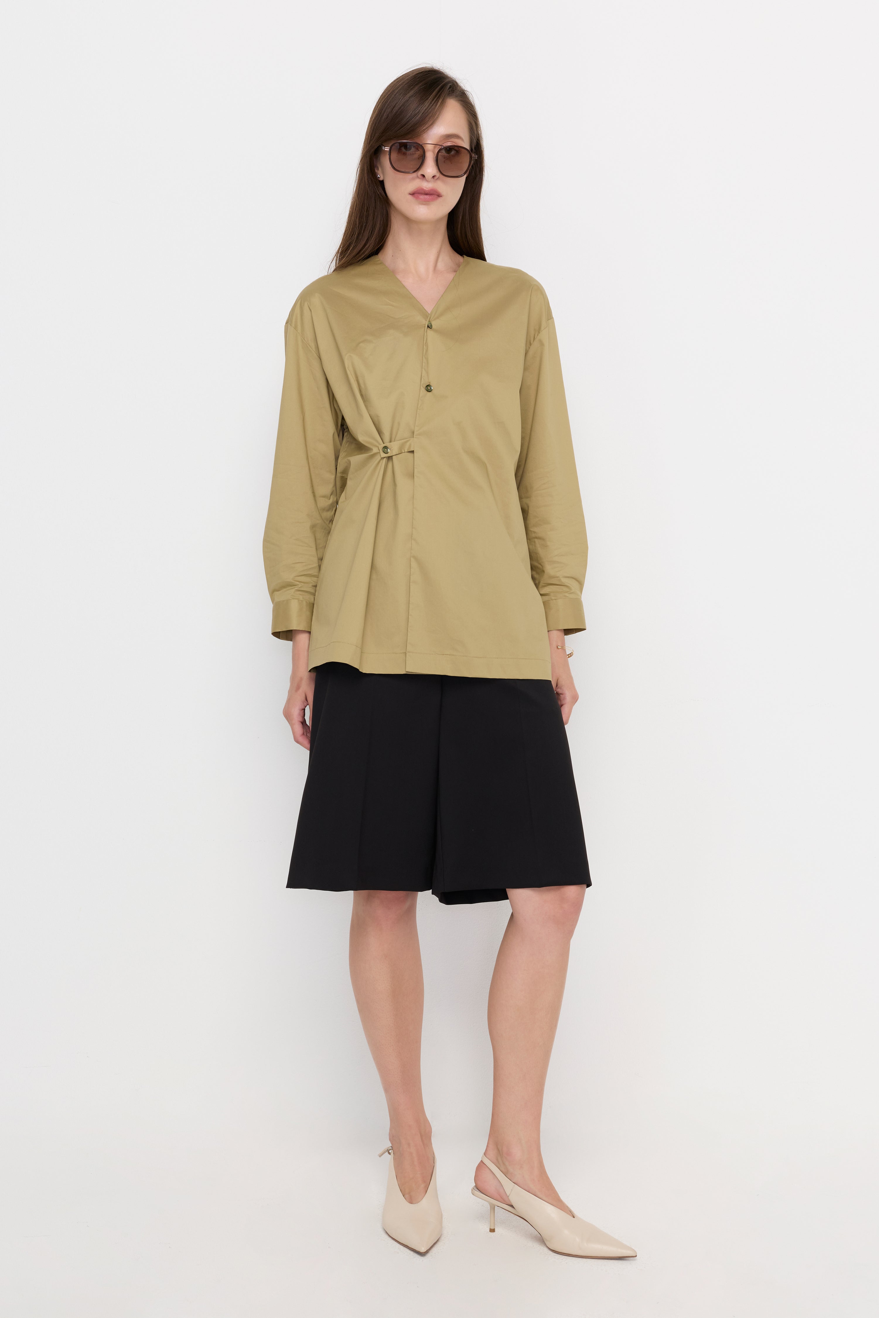 ASYMMETRIC WAIST-TUCK BLOUSE
