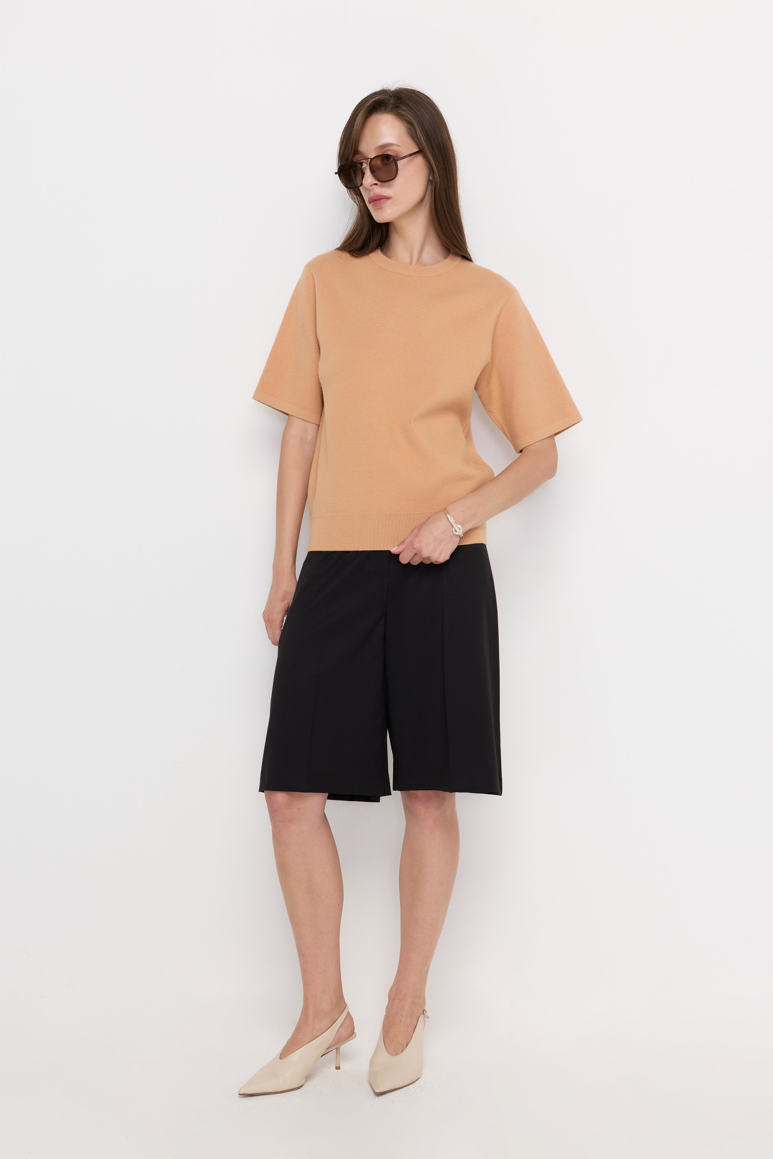 CLASSIC CREW NECK KNIT TOP