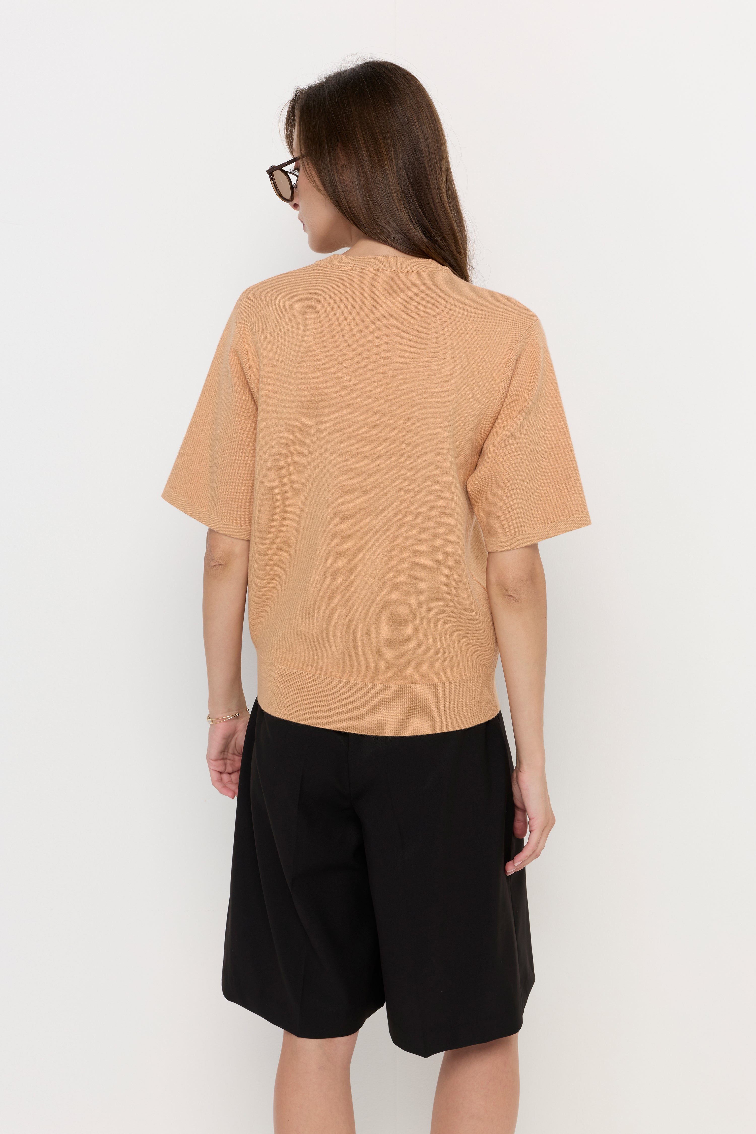 CLASSIC CREW NECK KNIT TOP
