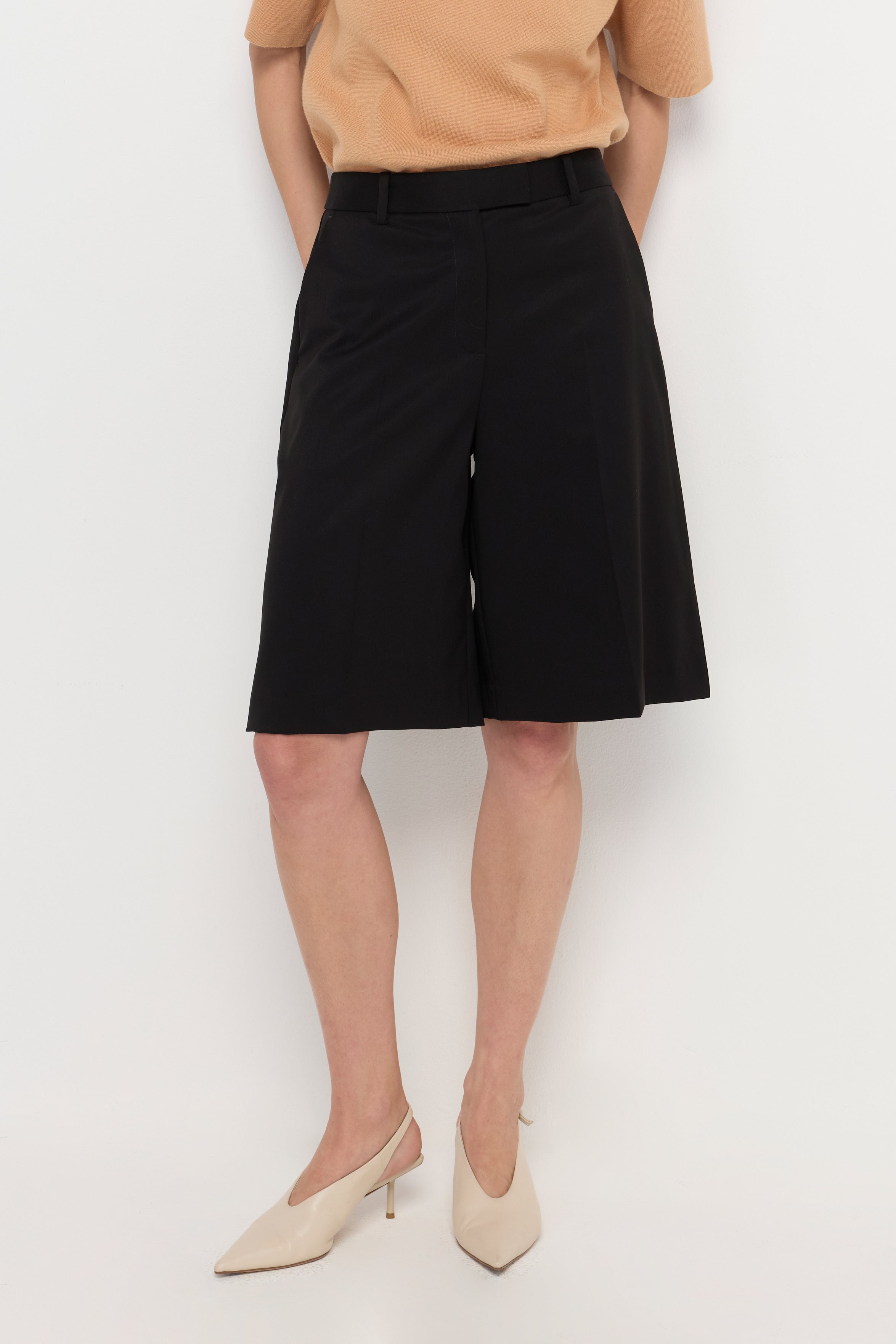 TAILORED BERMUDA SHORTS