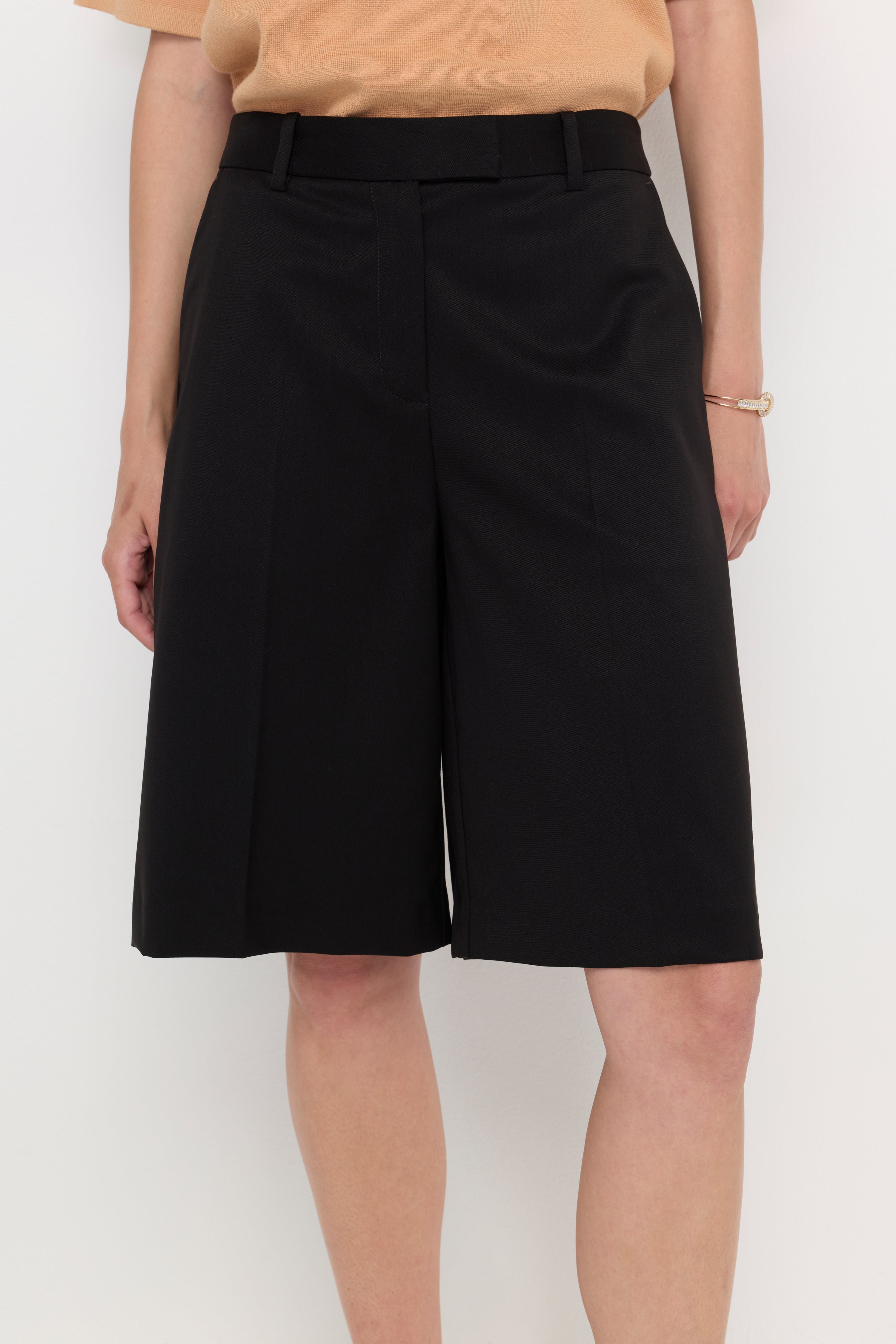 TAILORED BERMUDA SHORTS