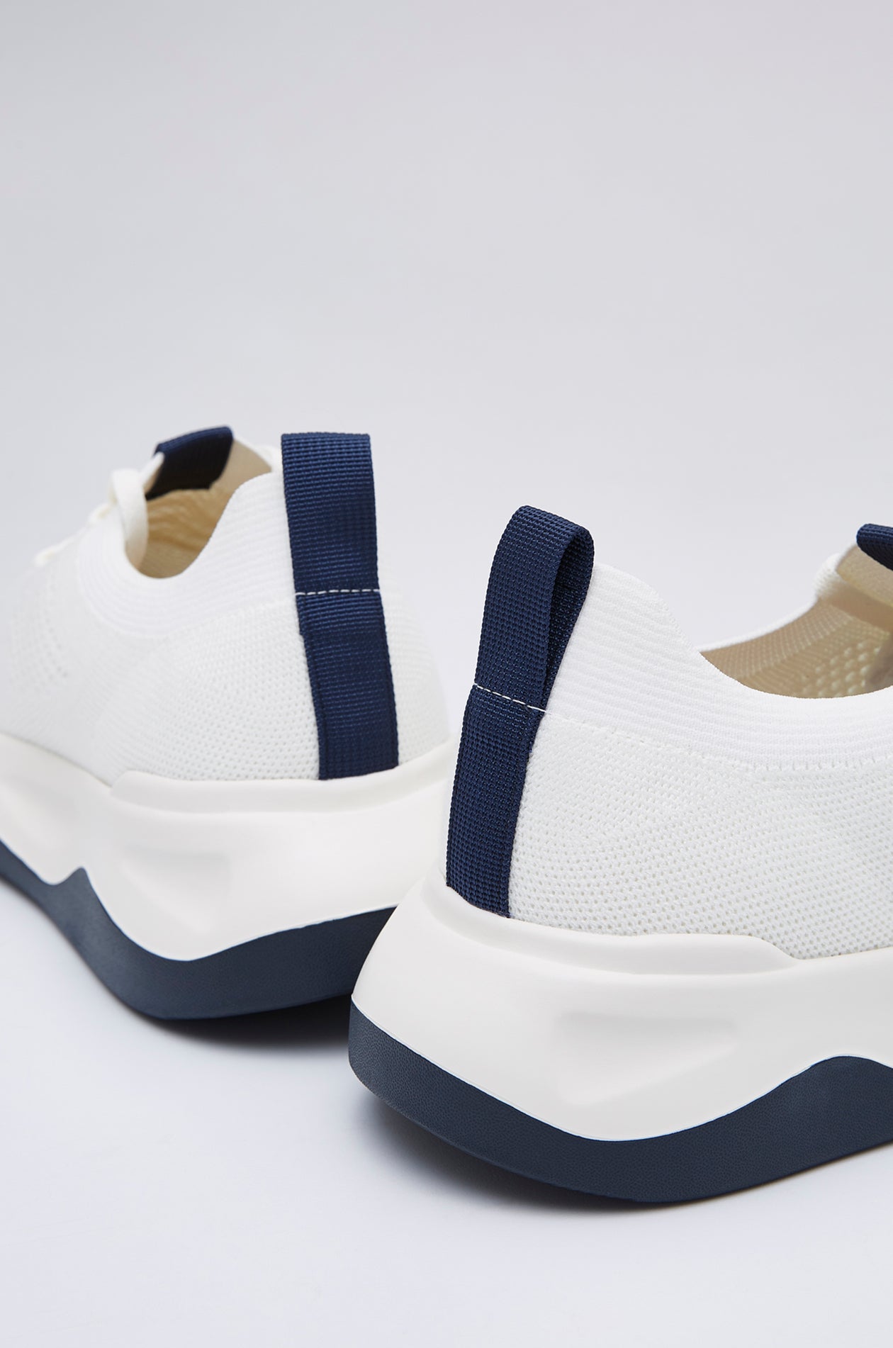 TEXTURED KNITTED SNEAKER