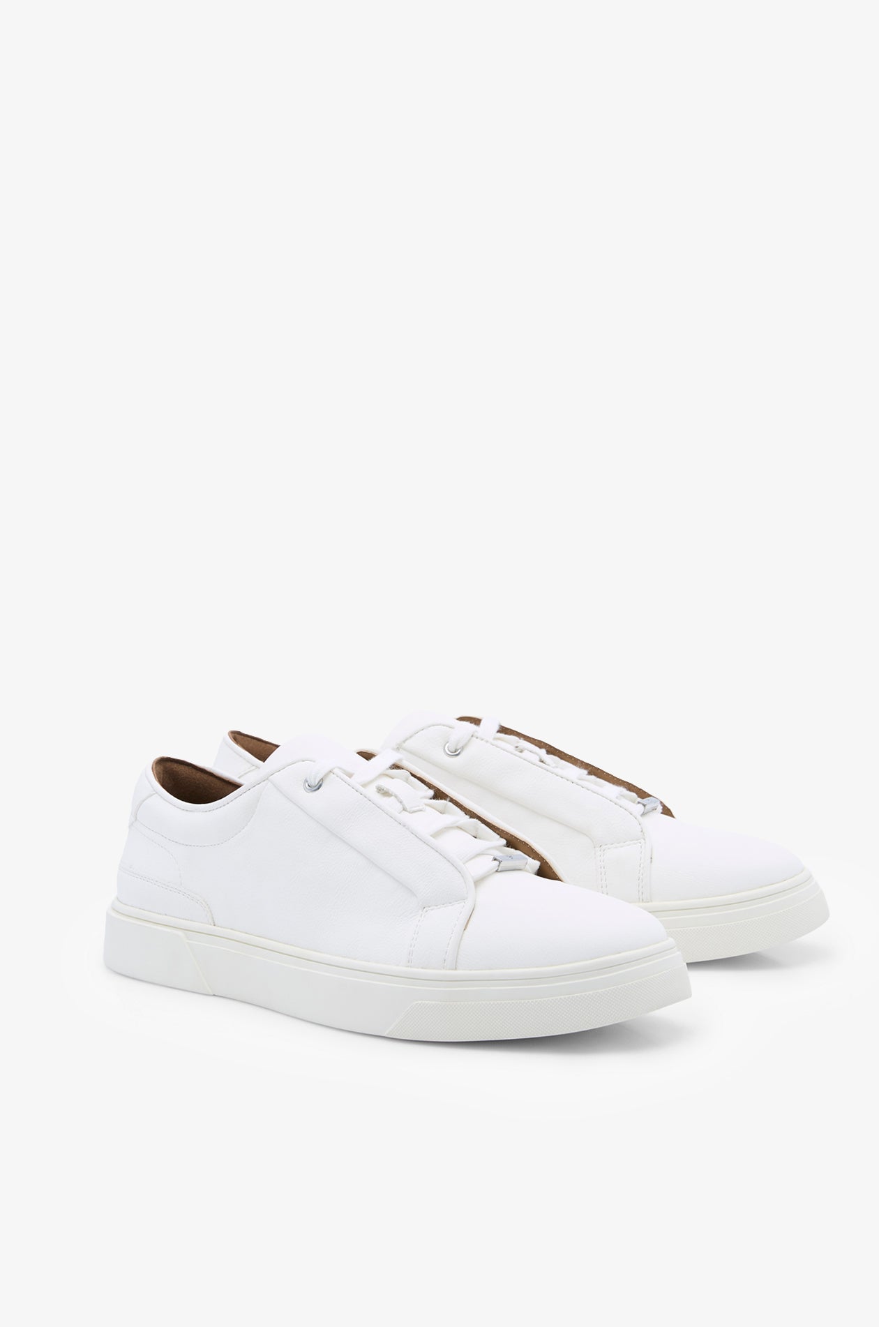 GRAINED SNEAKERS WITH MINIMAL LACES