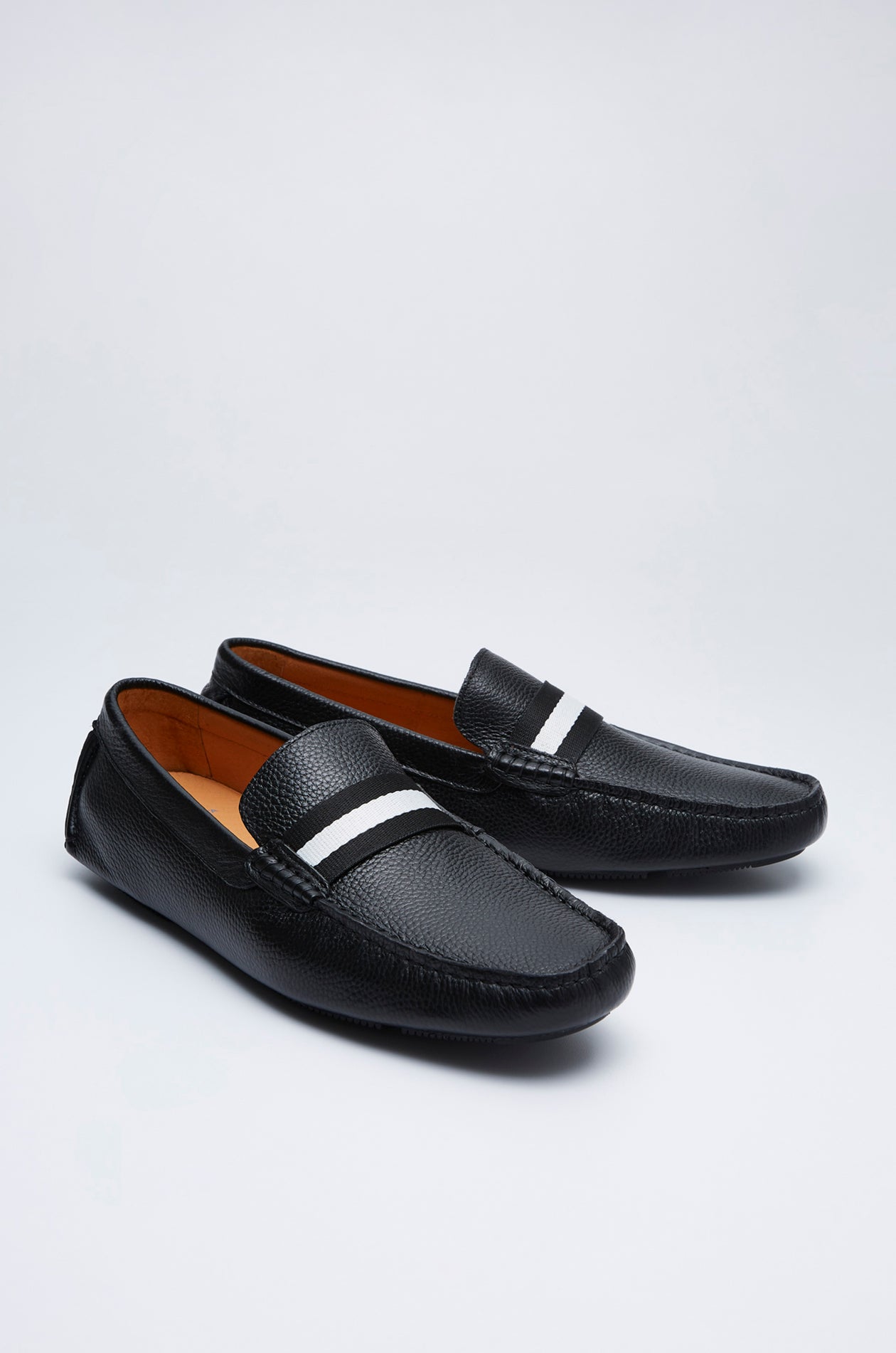 GRAINED LEATHER LOAFERS