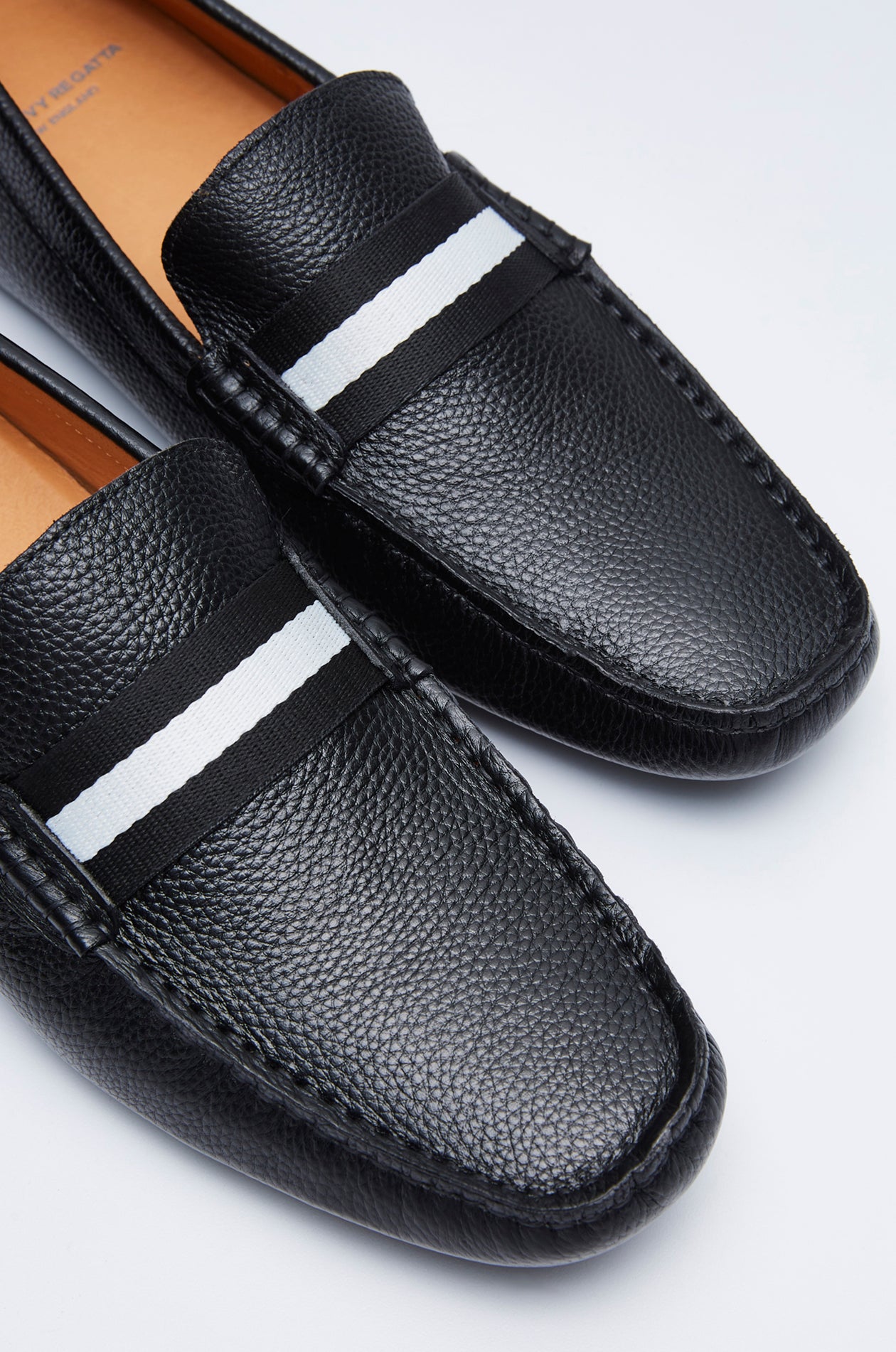 GRAINED LEATHER LOAFERS