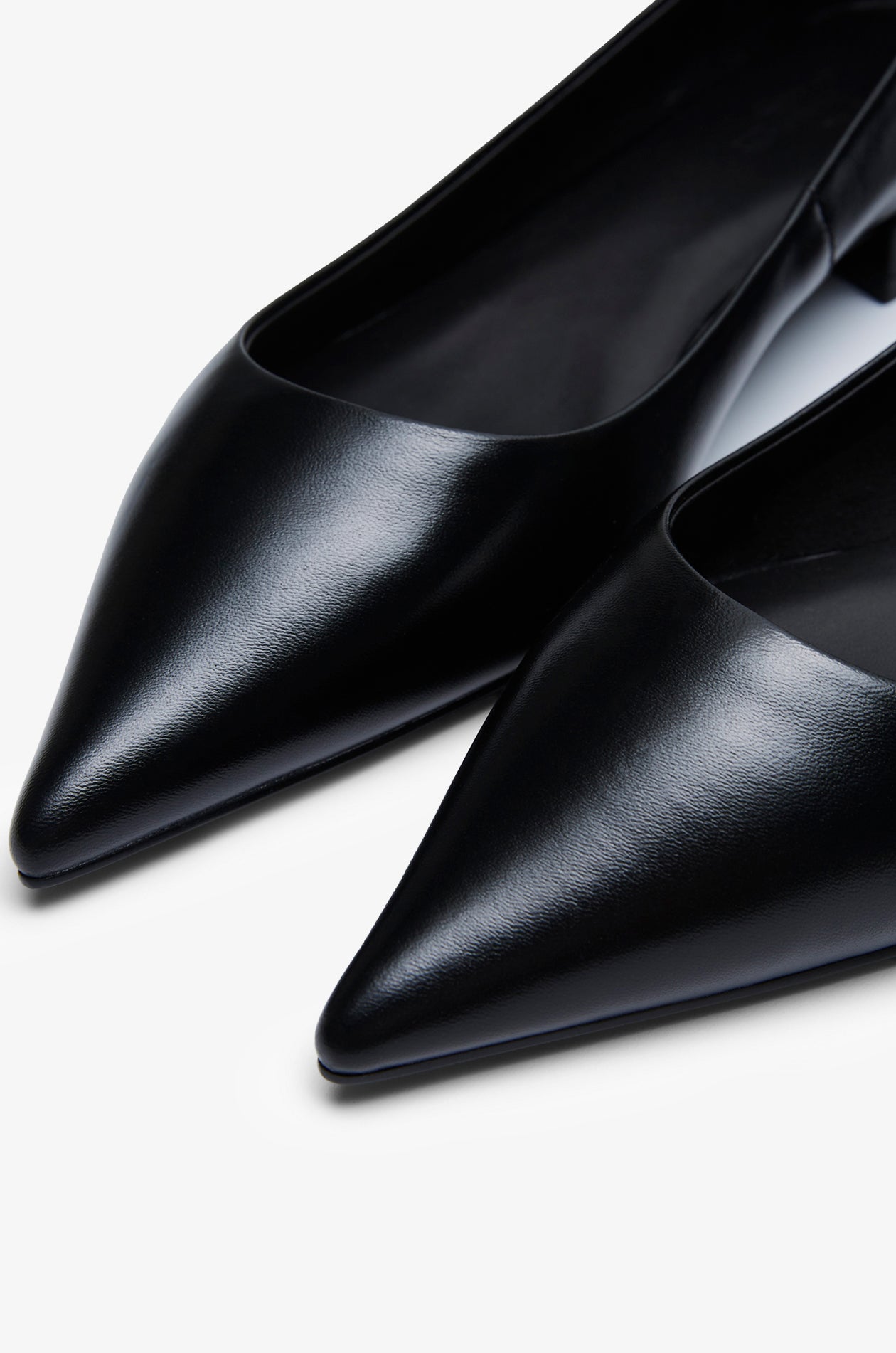 POINTED LEATHER FLATS