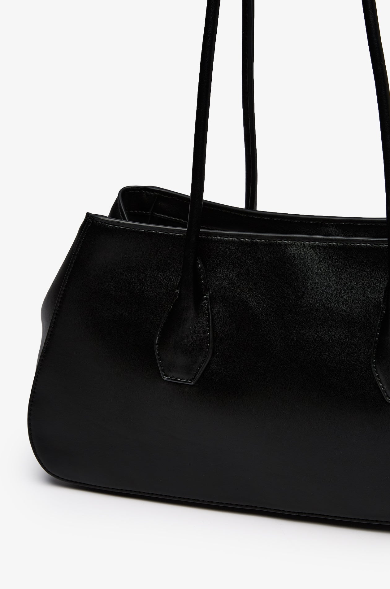 CLASSIC LEATHER SHOULDER BAG