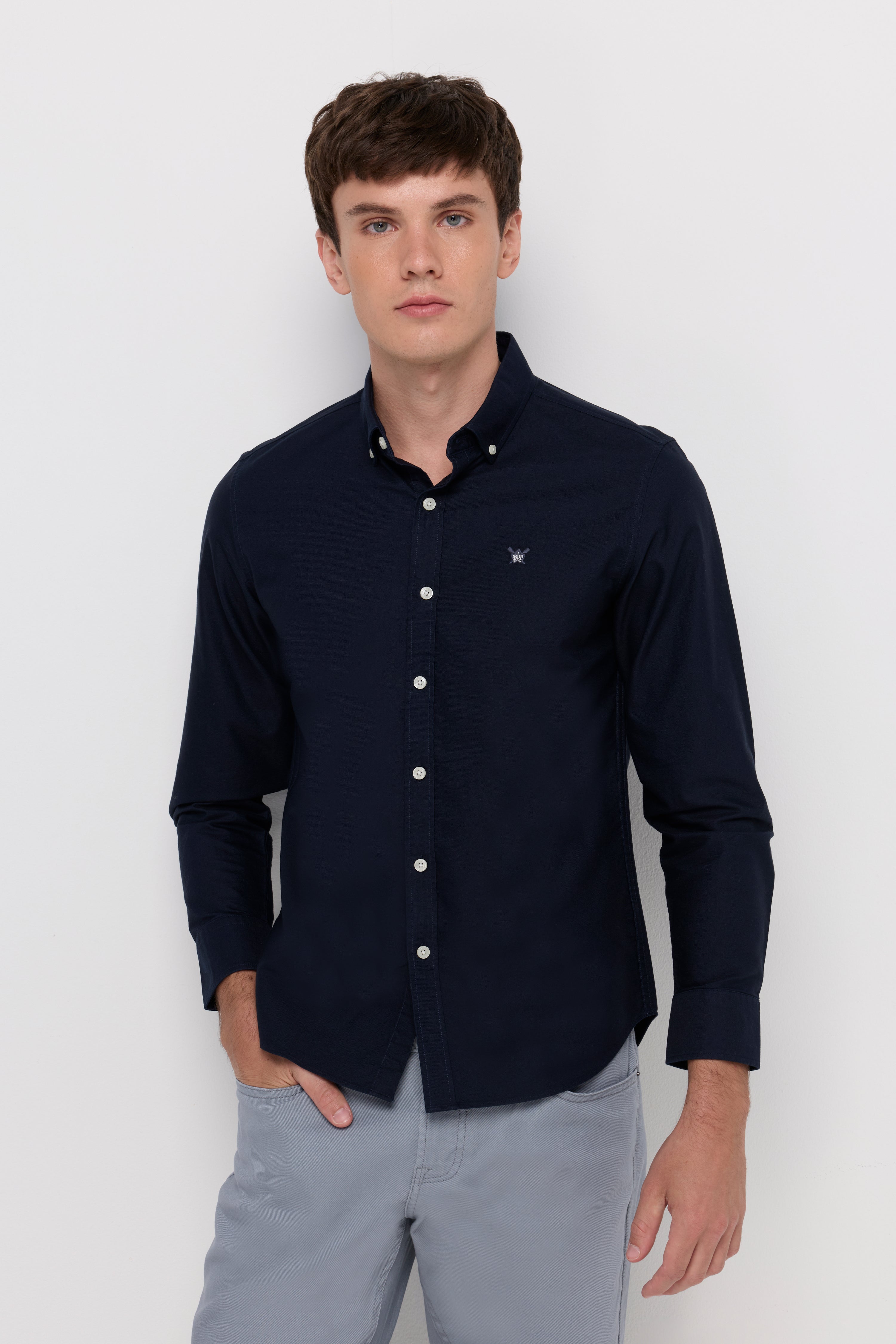 SIGNATURE OXFORD BUTTON-DOWN SHIRT