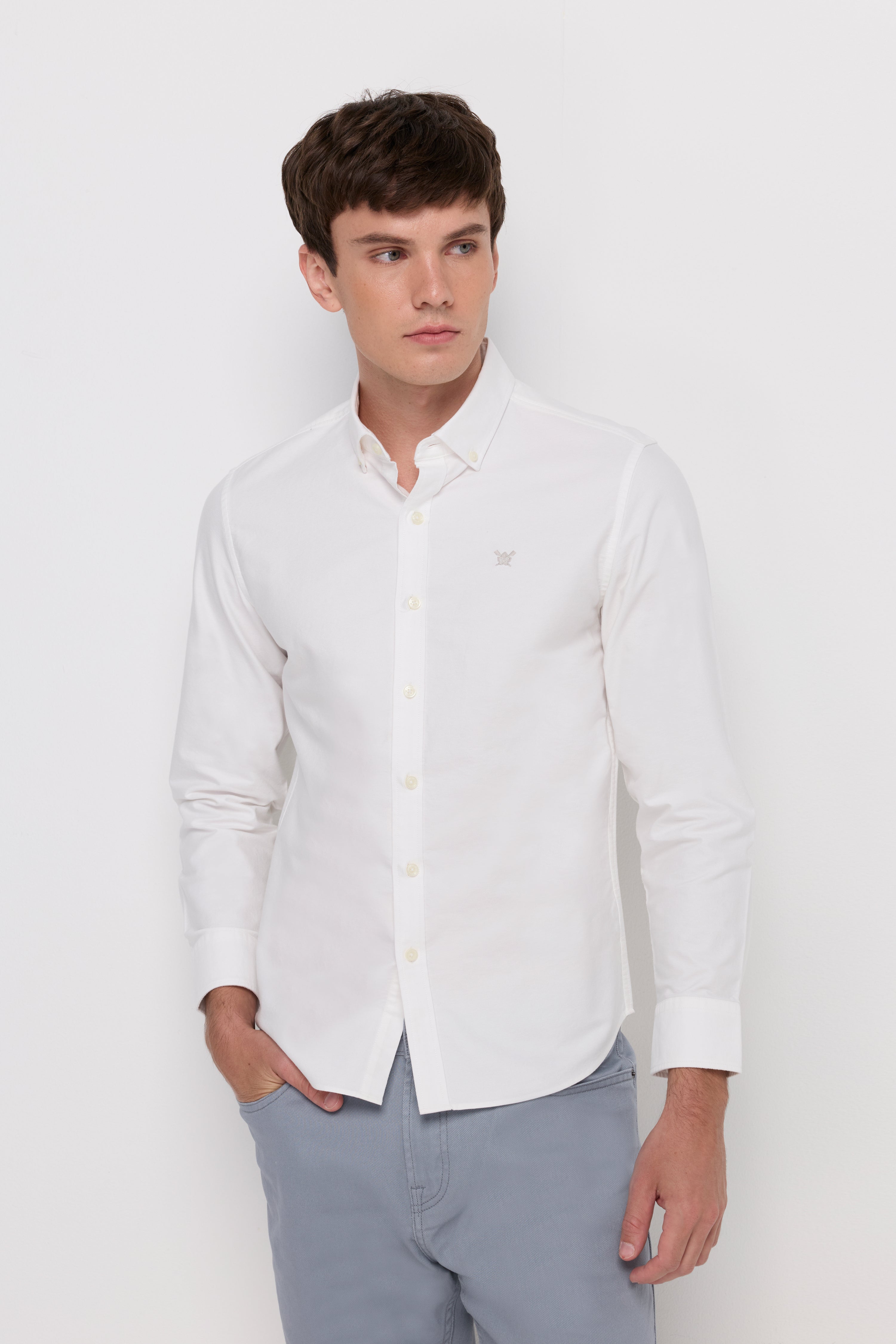 SIGNATURE OXFORD BUTTON-DOWN SHIRT