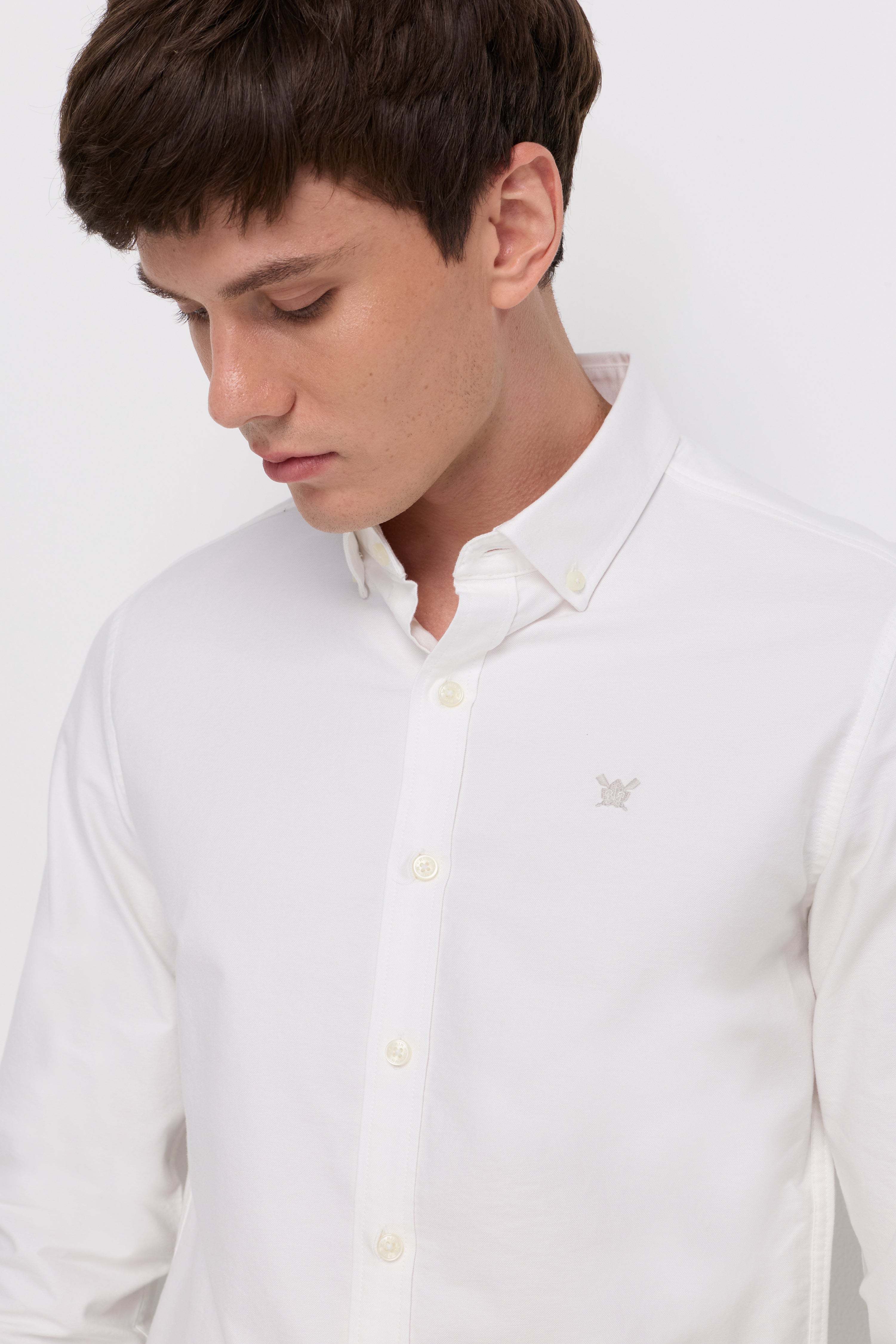 SIGNATURE OXFORD BUTTON-DOWN SHIRT