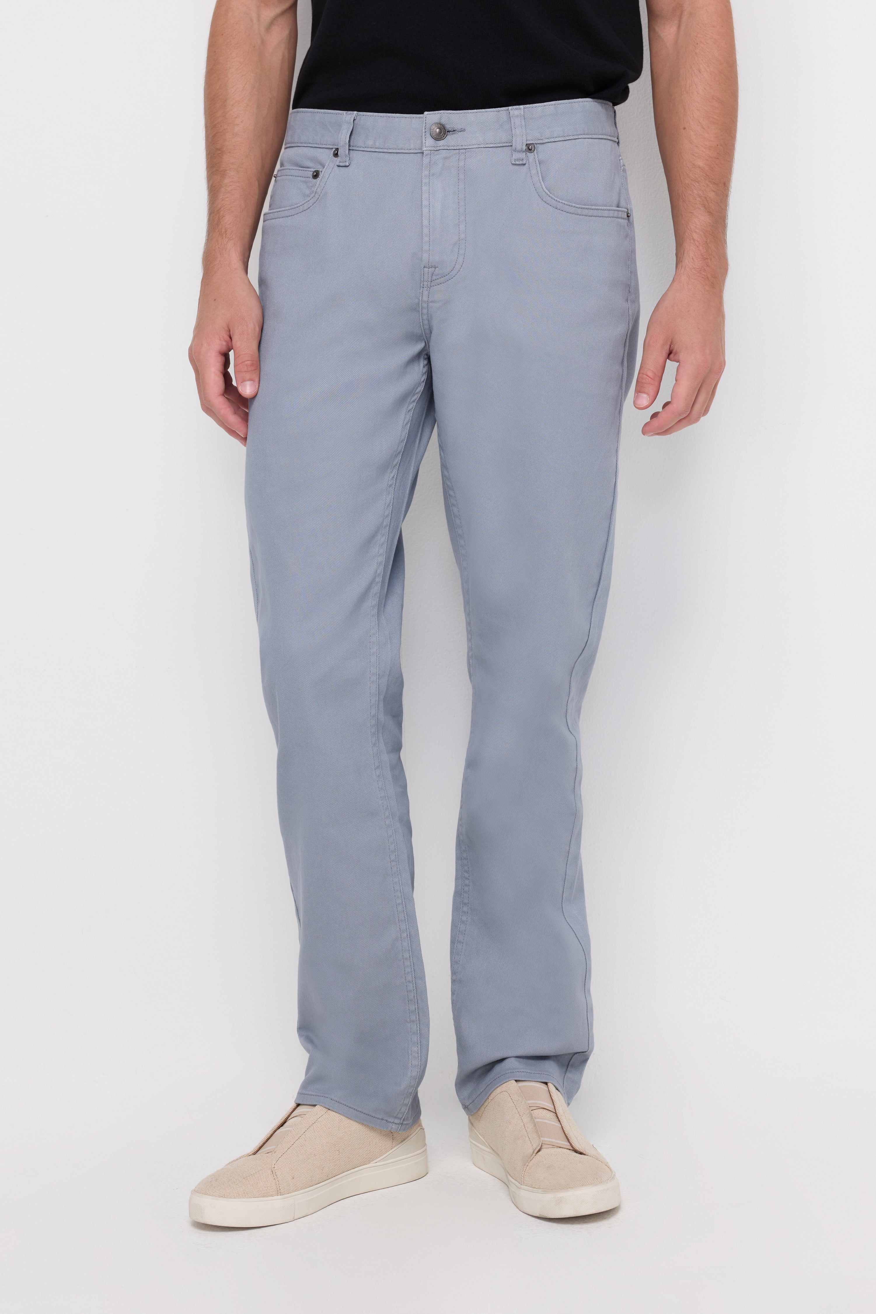 CLASSIC STRAIGHT-FIT DENIM JEANS