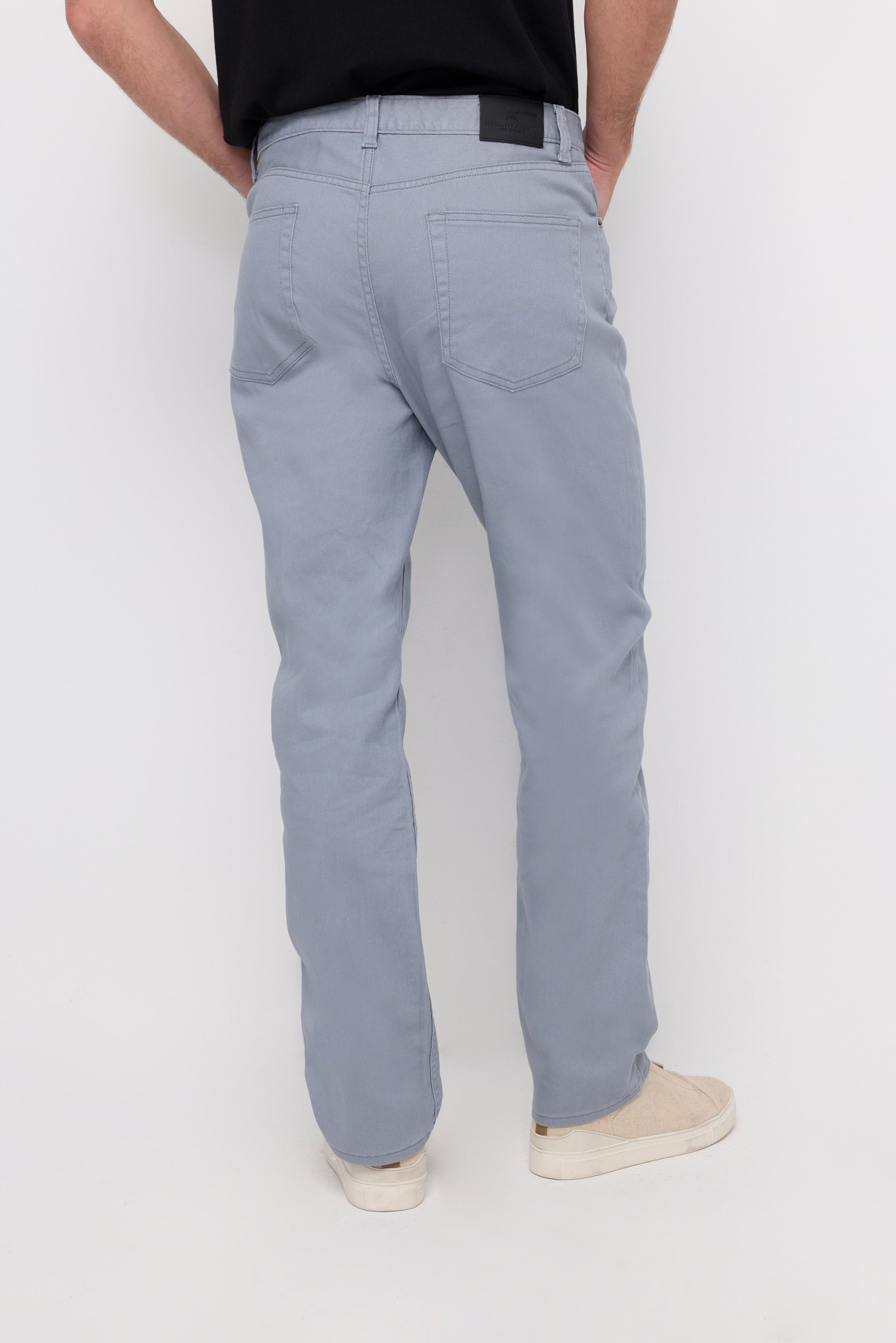 CLASSIC STRAIGHT-FIT DENIM JEANS