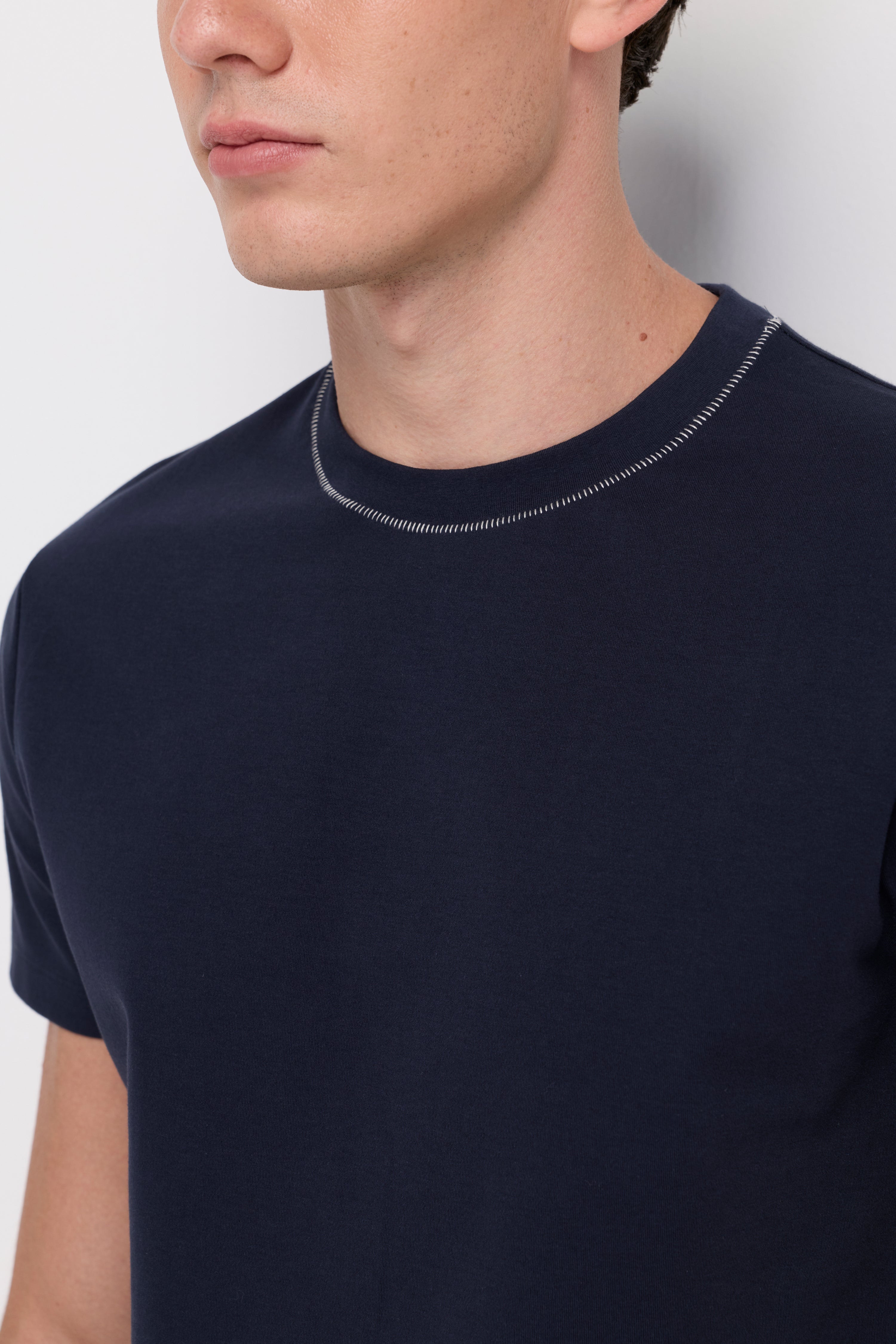 เสื้อถักแขนสั้นแต่งตะเข็บคอนทราสต์