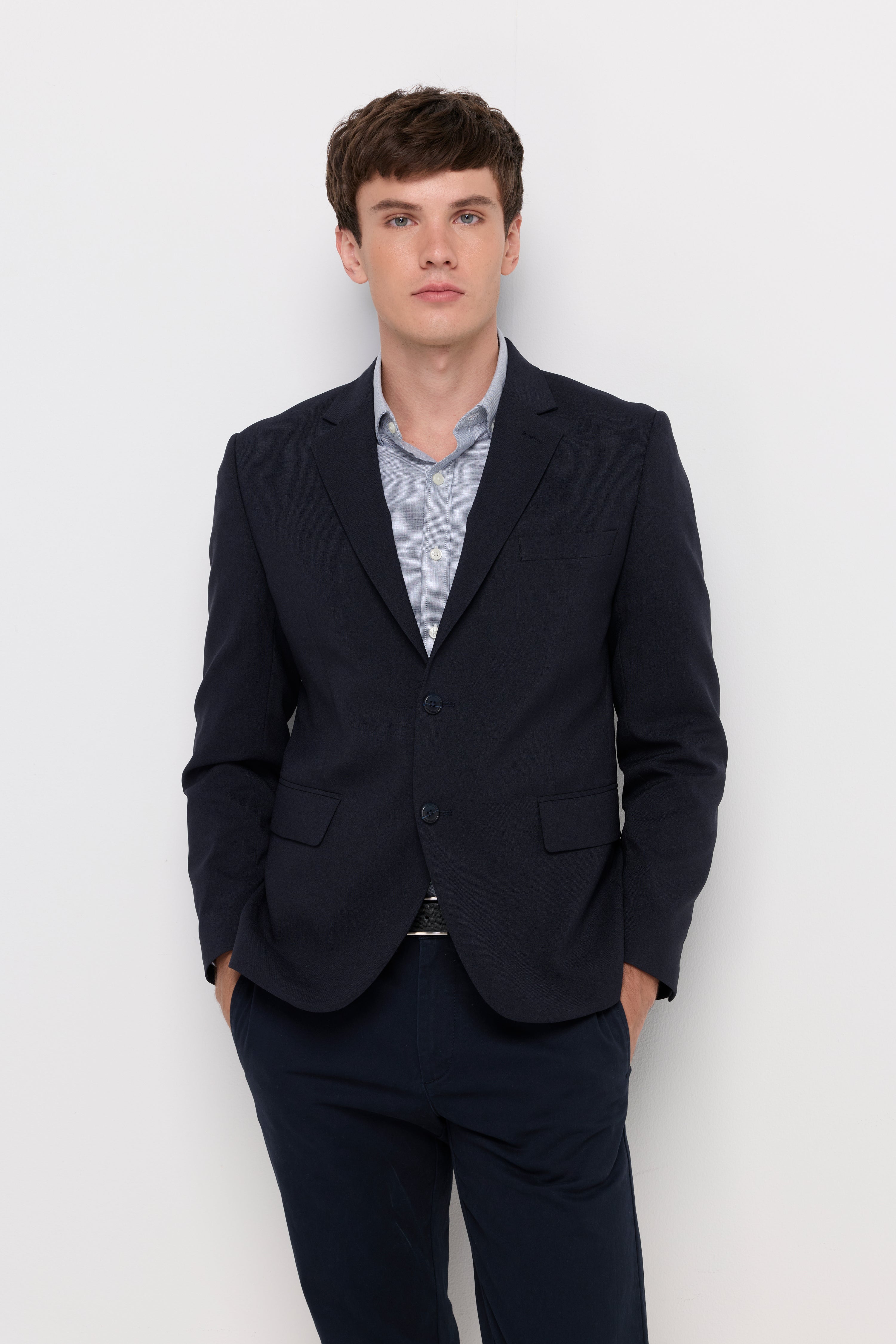 CLASSIC TAILORED NAVY BLAZER