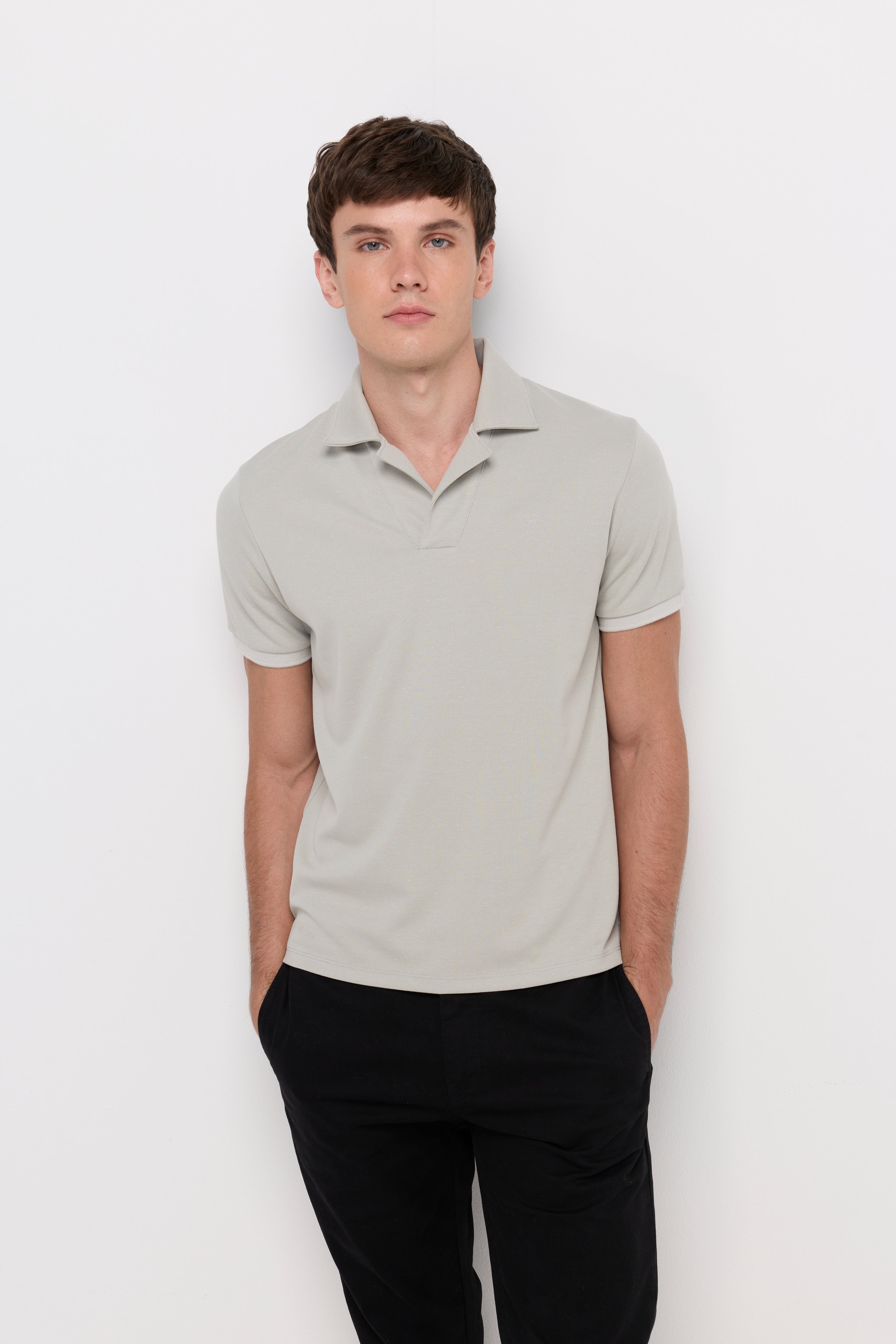 TEXTURED OPEN COLLAR POLO