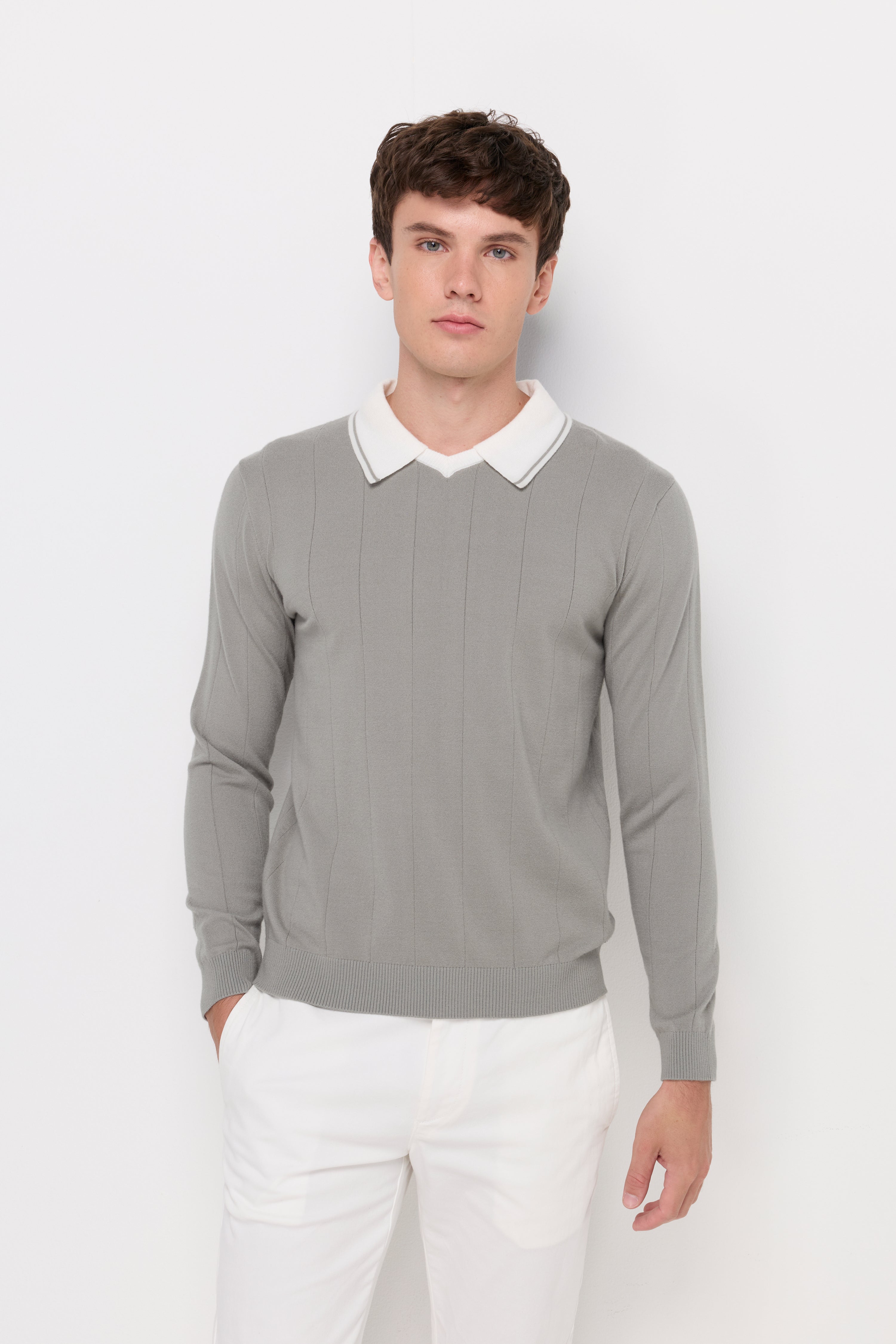 LAYERED COLLAR KNIT SWEATER