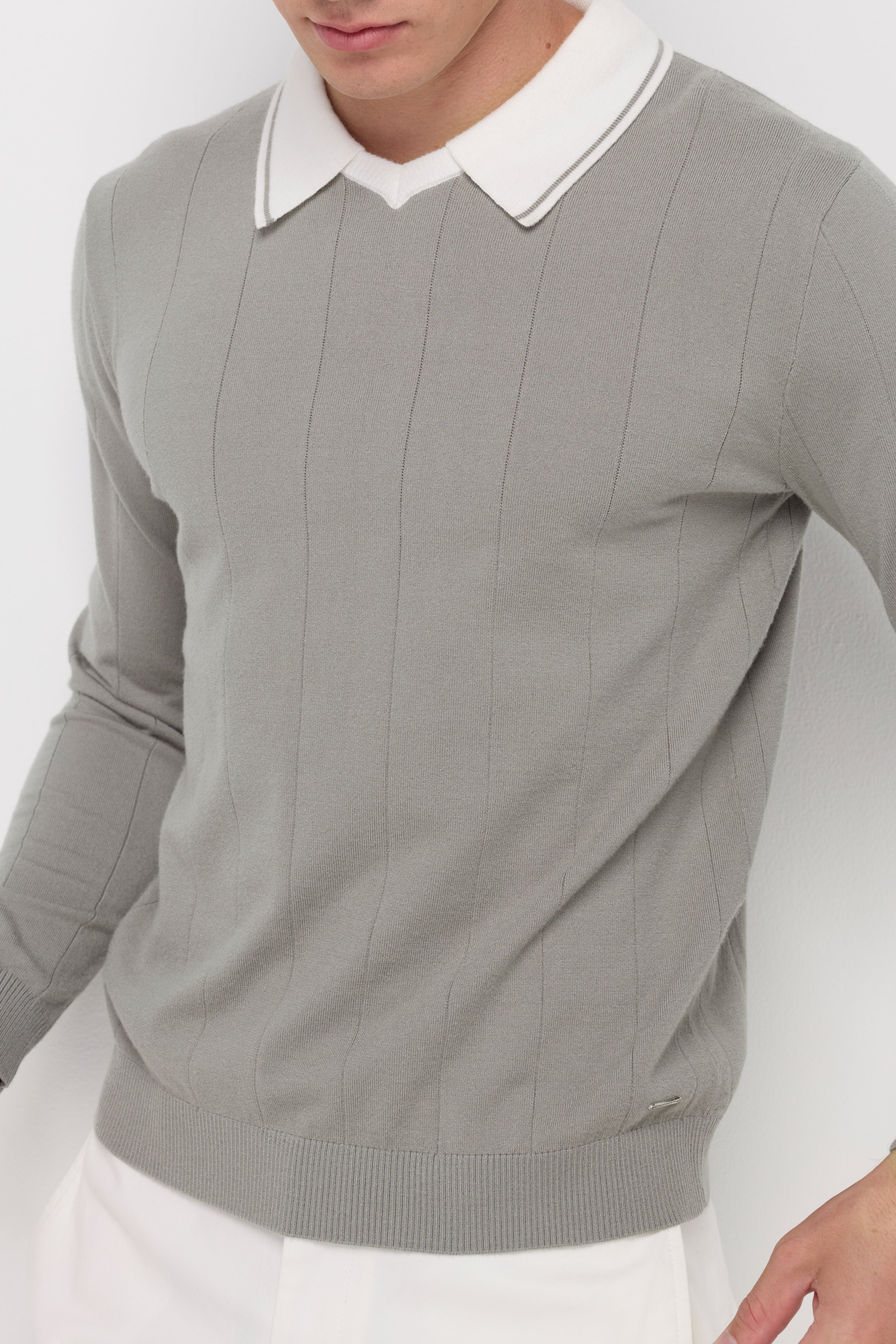 LAYERED COLLAR KNIT SWEATER