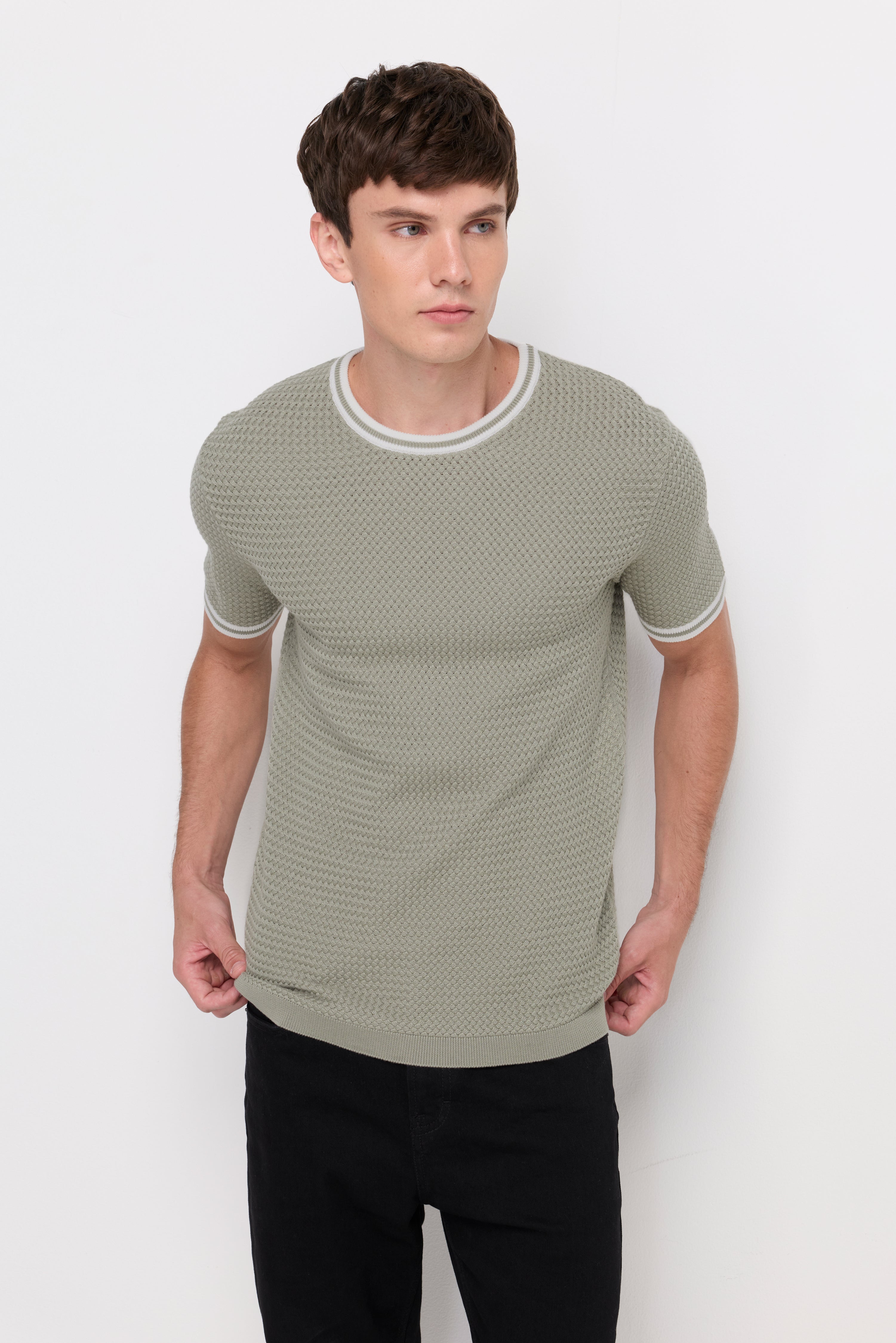 CONTRAST TRIM TEXTURED KNIT T-SHIRT