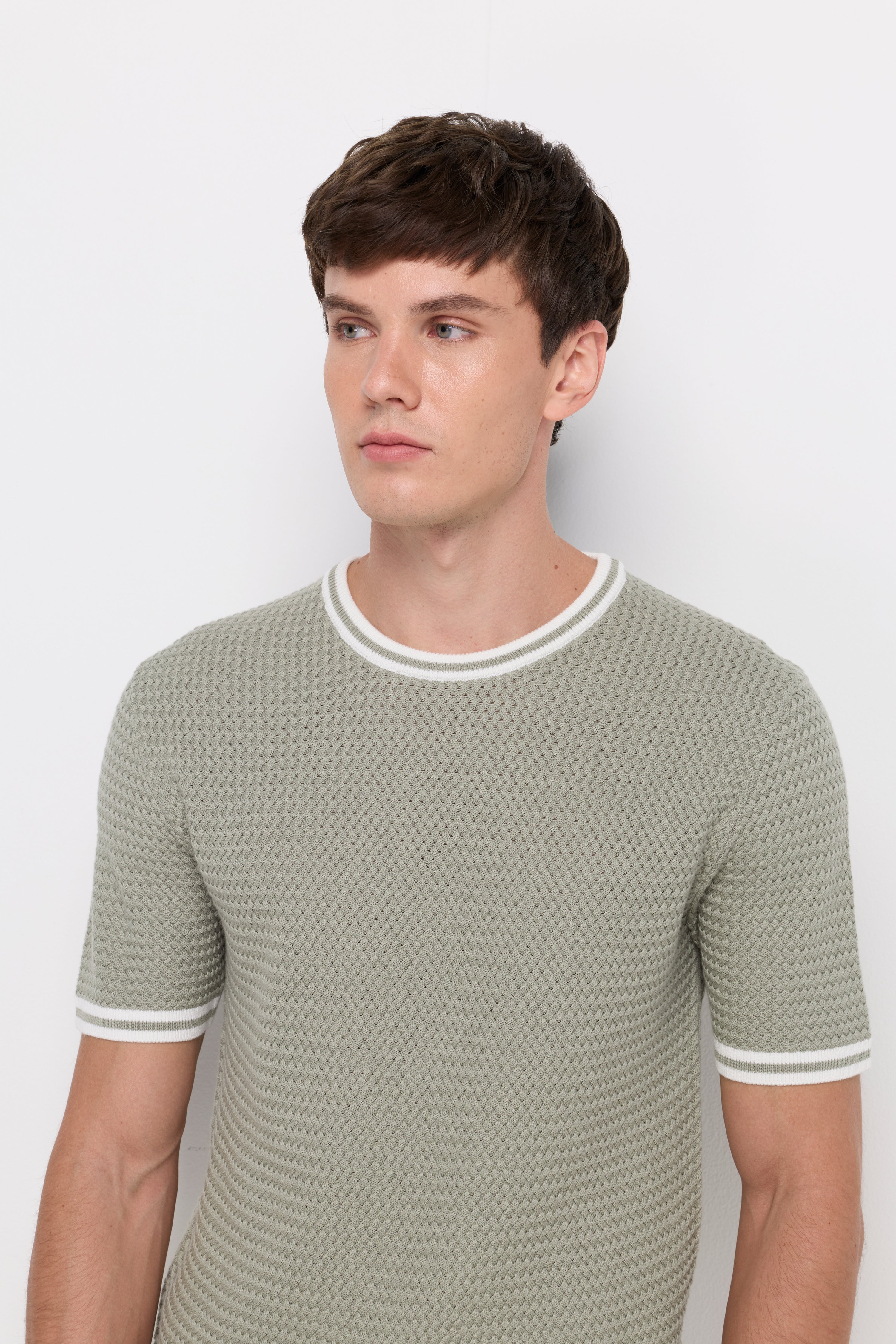 CONTRAST TRIM TEXTURED KNIT T-SHIRT