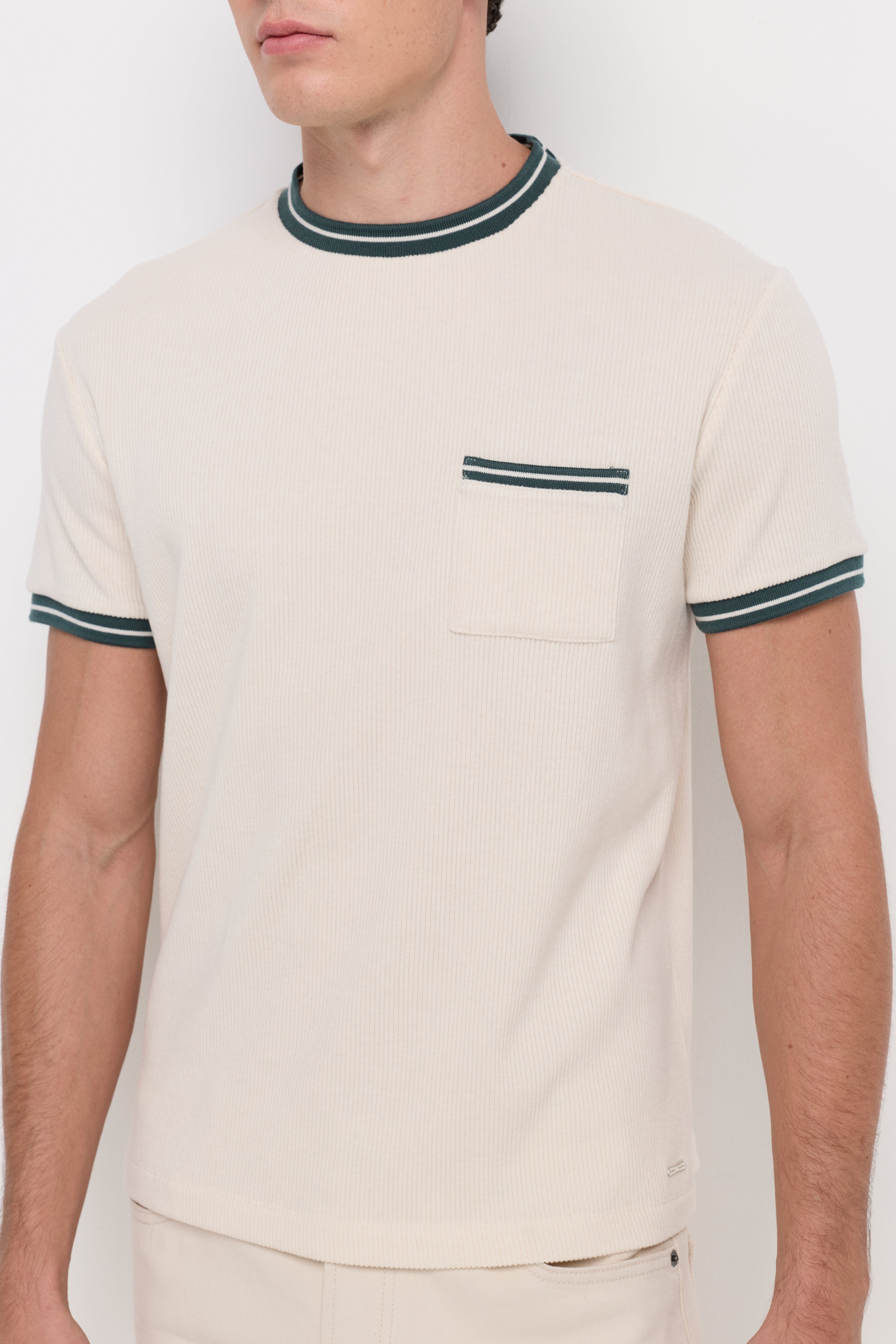 CONTRAST TRIM POCKET T-SHIRT
