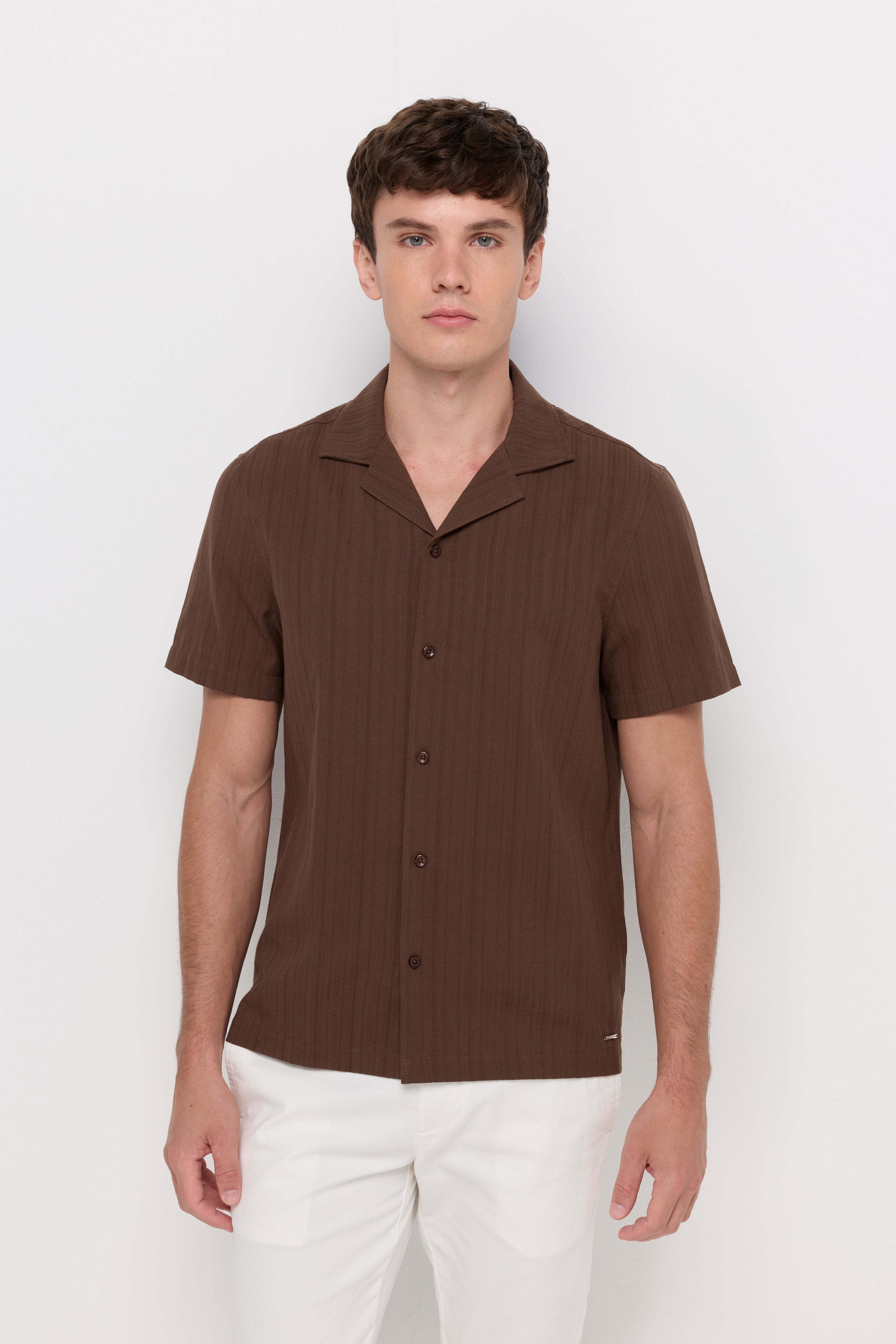 เสื้อเชิ้ตคอปกแคมป์มีเท็กซ์เจอร์