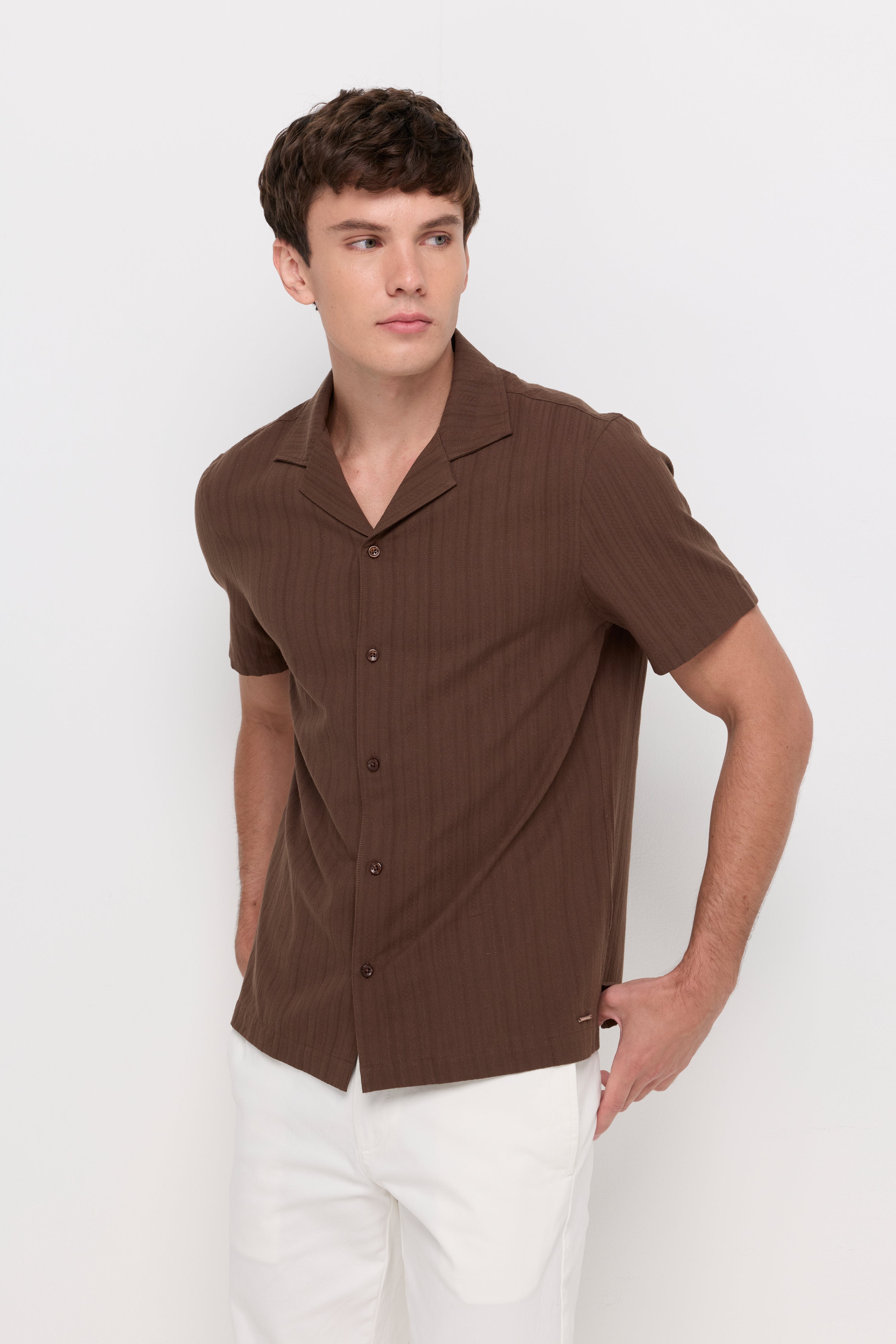 เสื้อเชิ้ตคอปกแคมป์มีเท็กซ์เจอร์