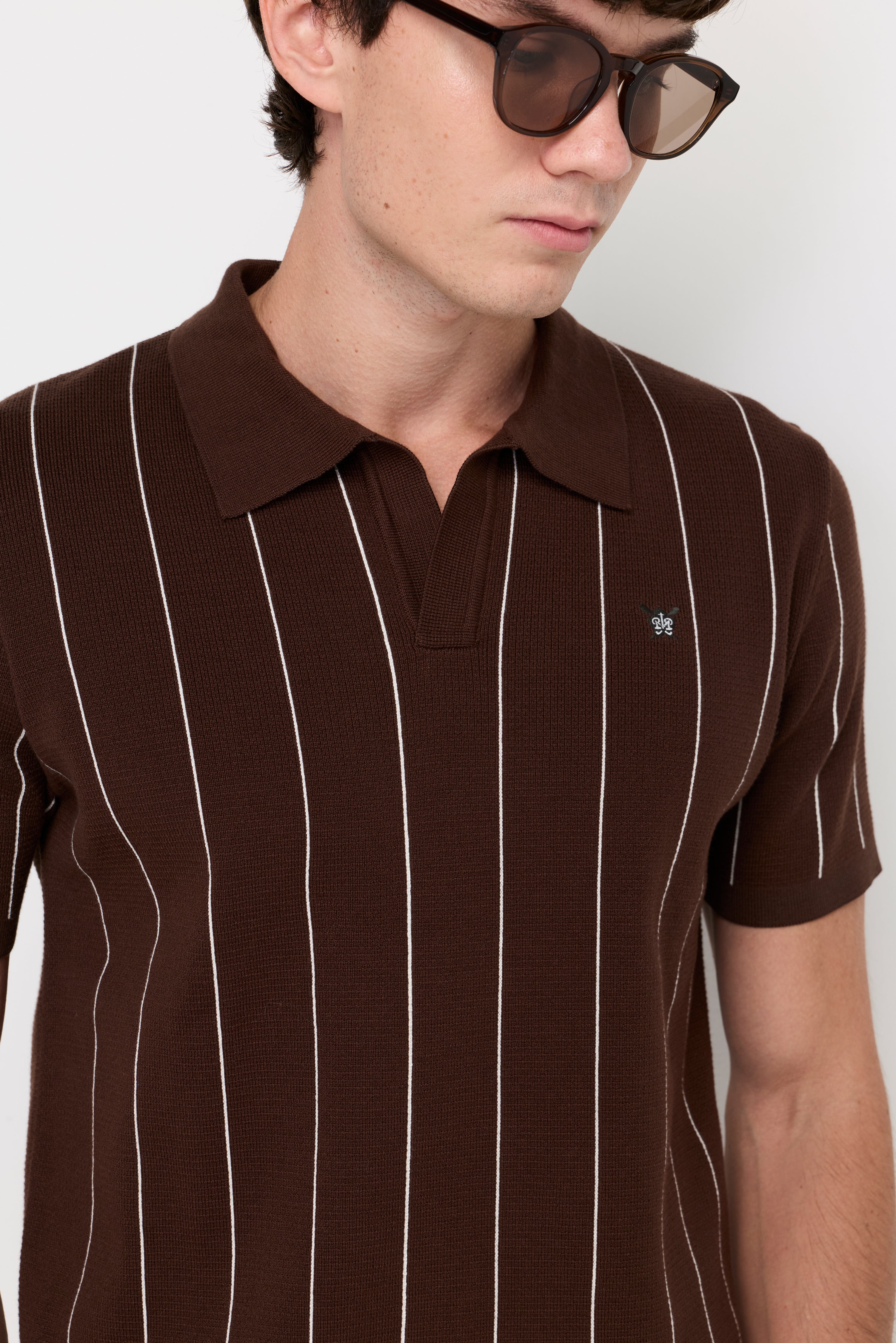 VERTICAL STRIPE TEXTURED KNIT POLO