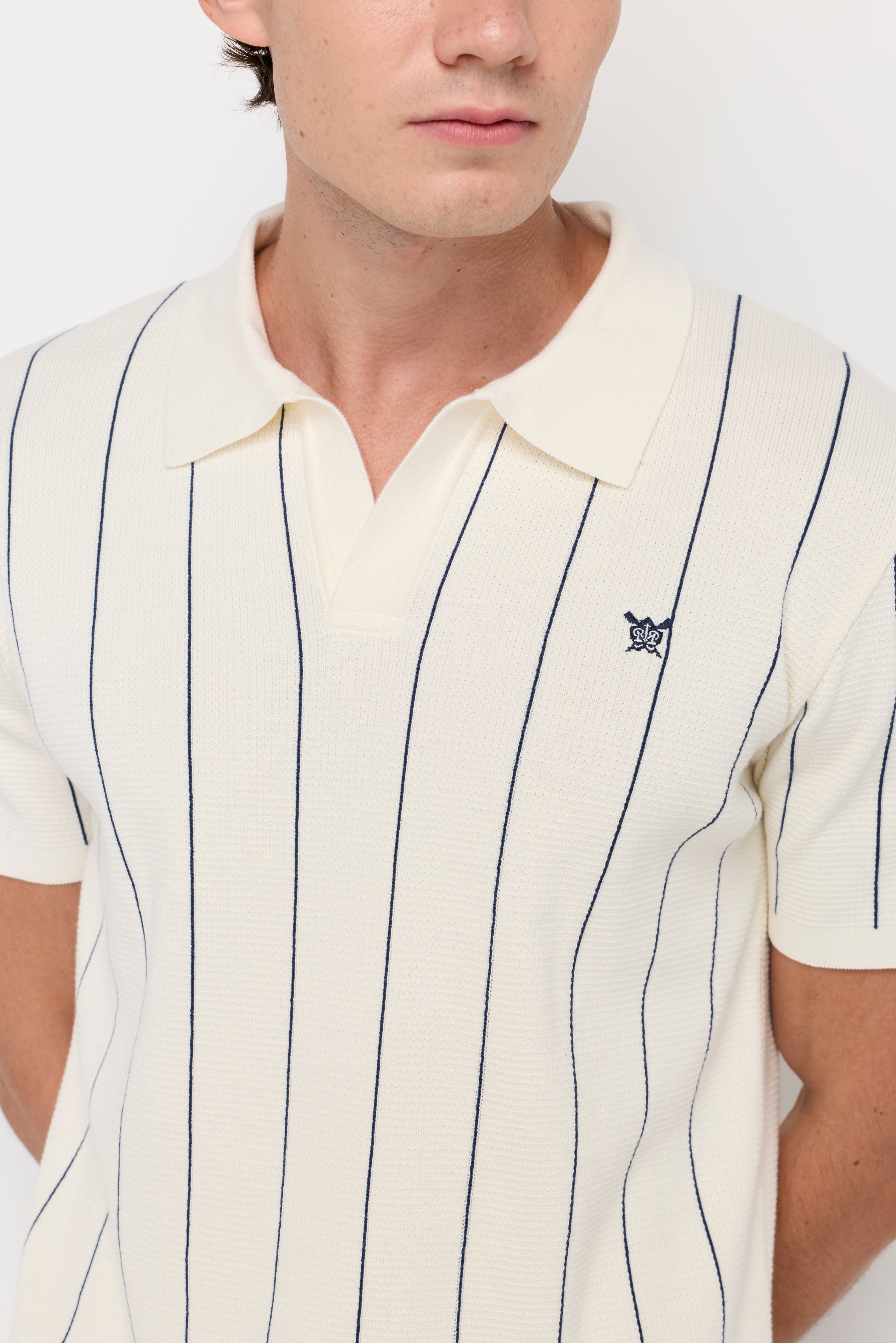 VERTICAL STRIPE TEXTURED KNIT POLO