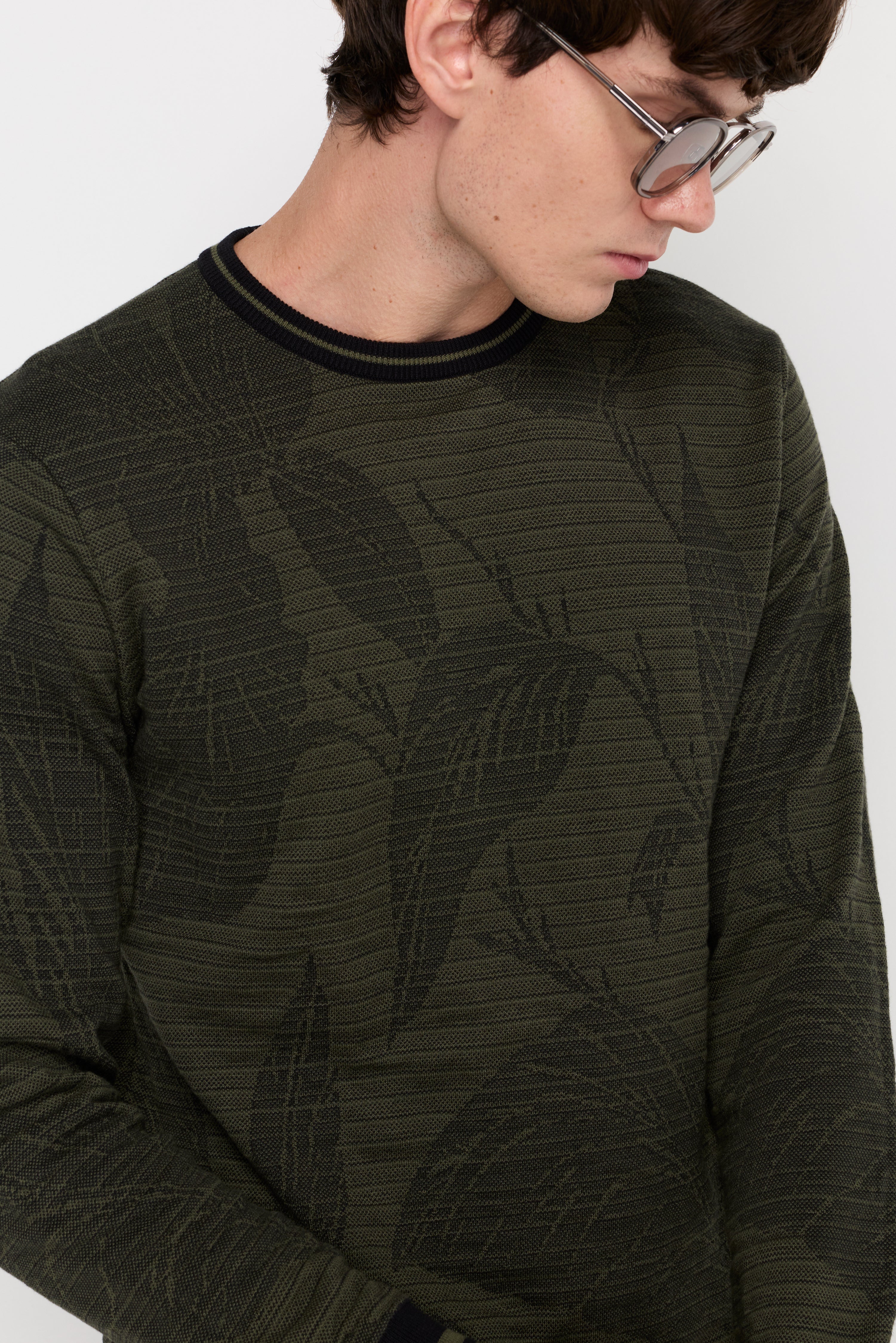 CONTRAST TRIM TEXTURED KNIT SWEATER