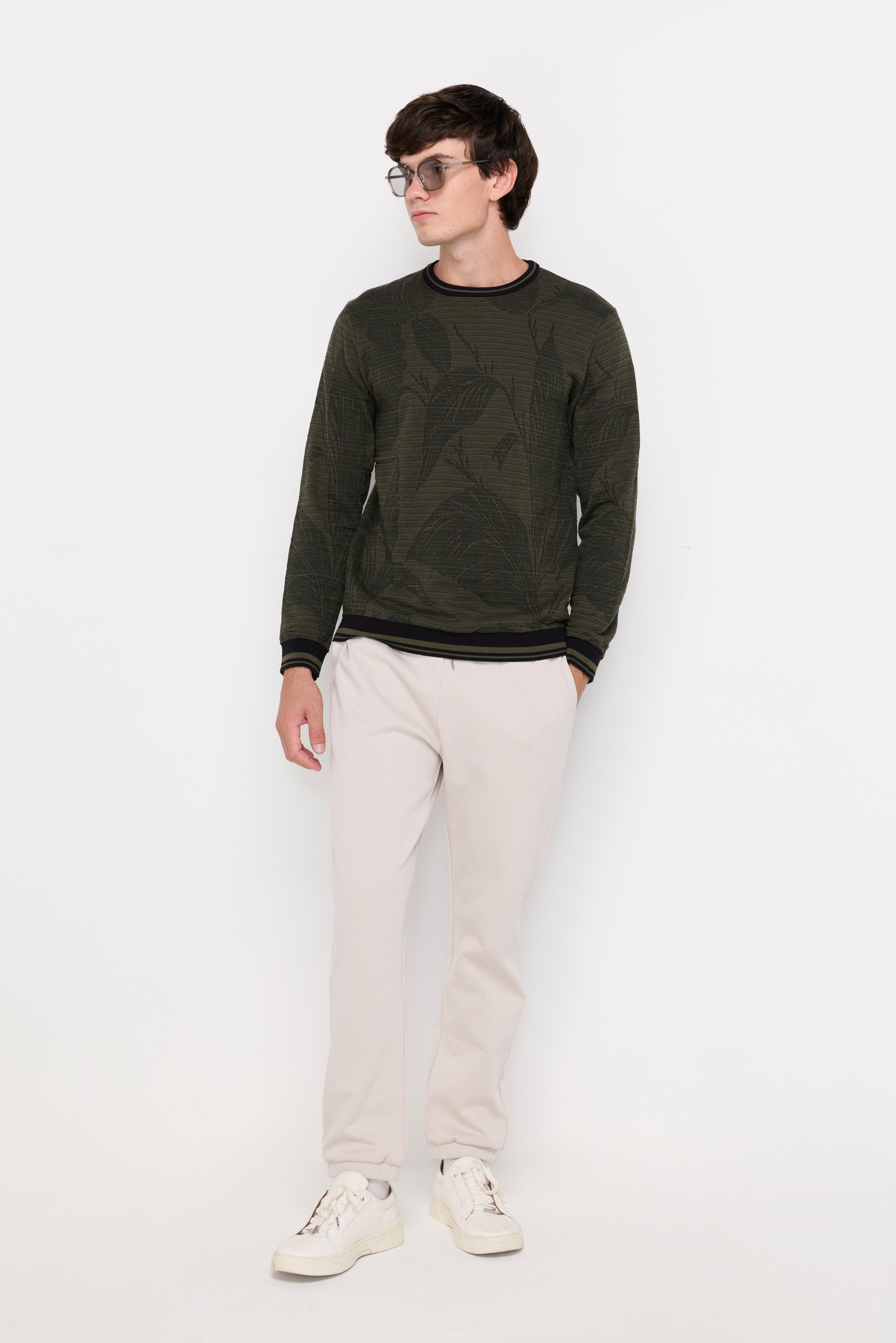 CONTRAST TRIM TEXTURED KNIT SWEATER