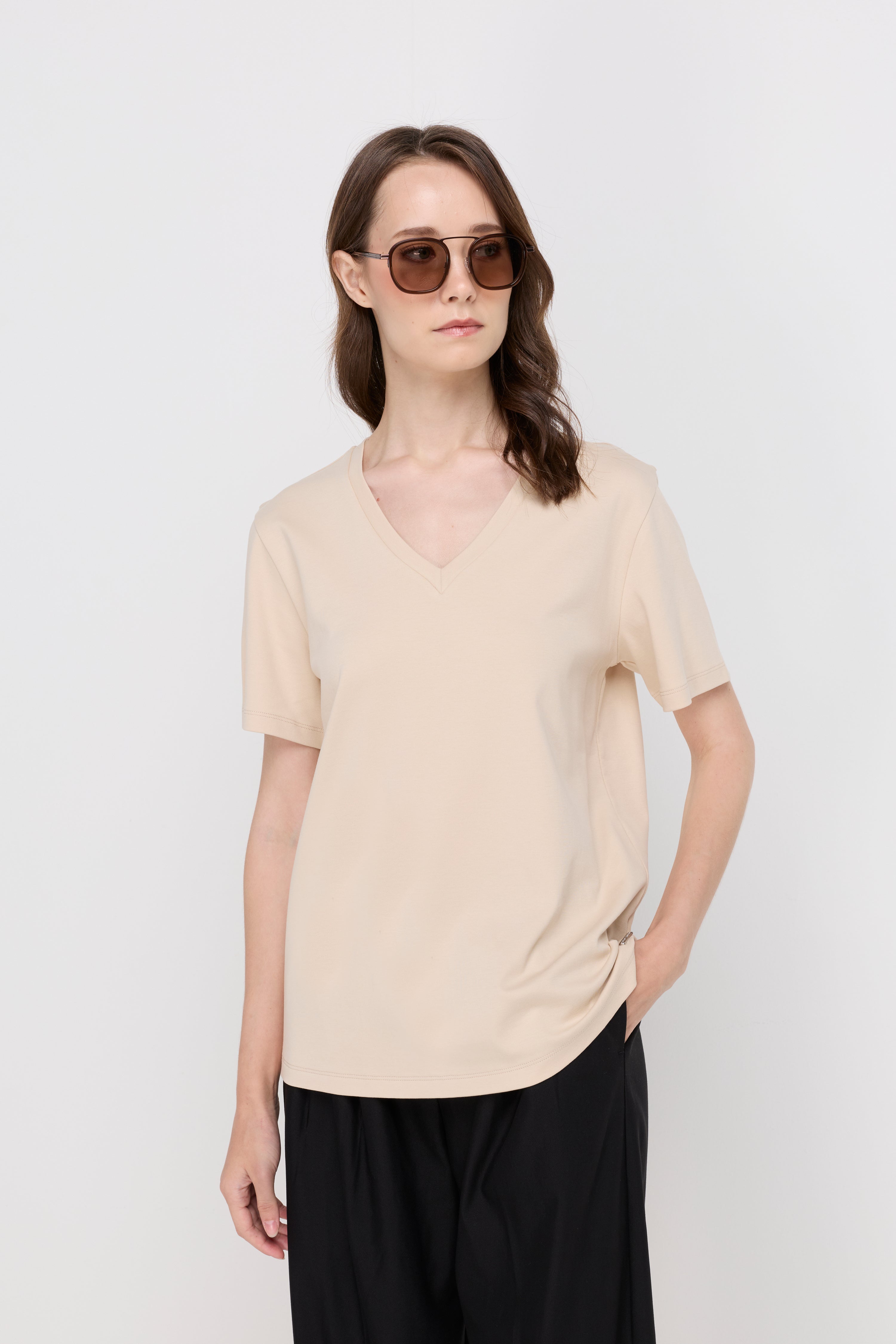 SERENA V-NECK ESSENTIAL TEE