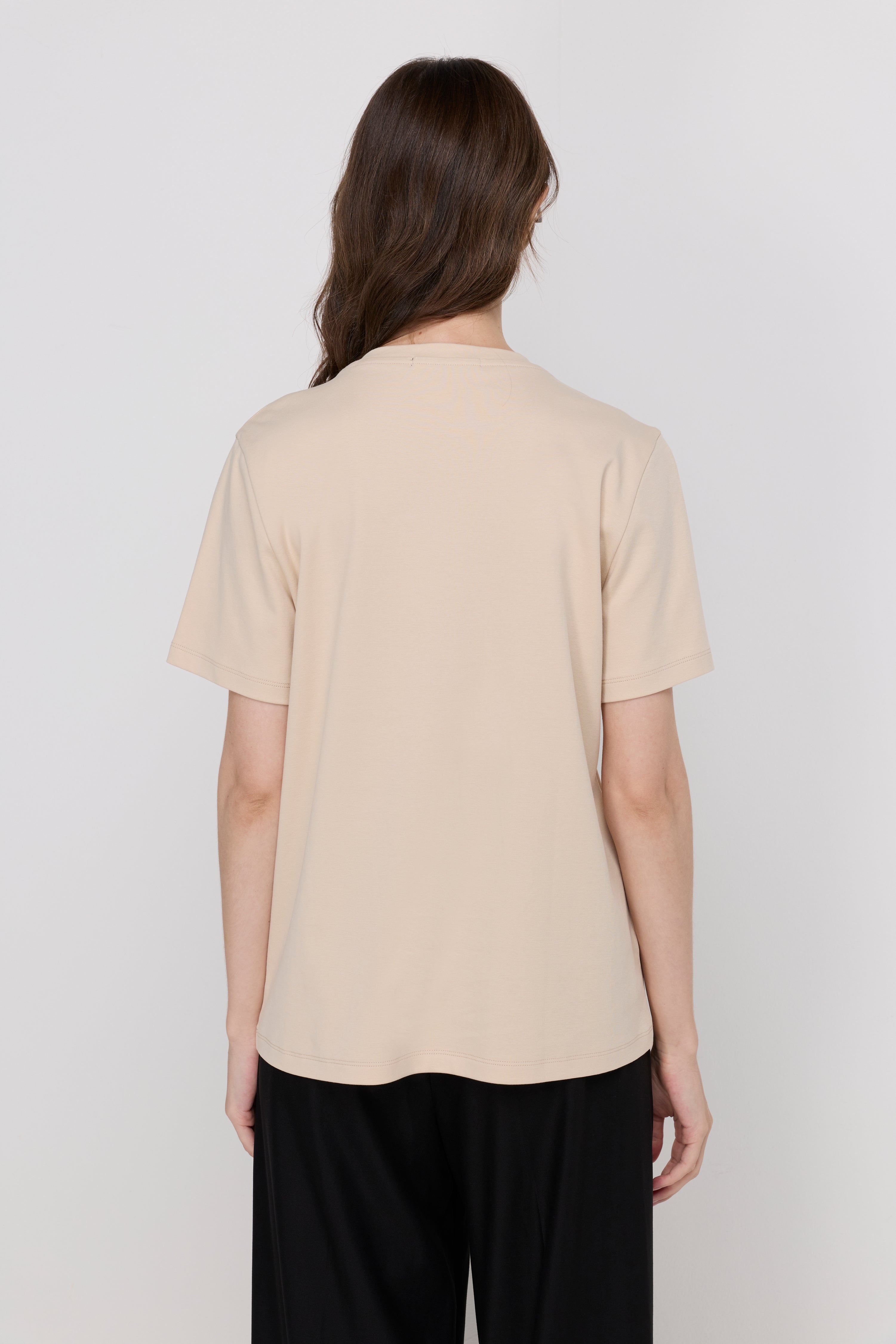 SERENA V-NECK ESSENTIAL TEE