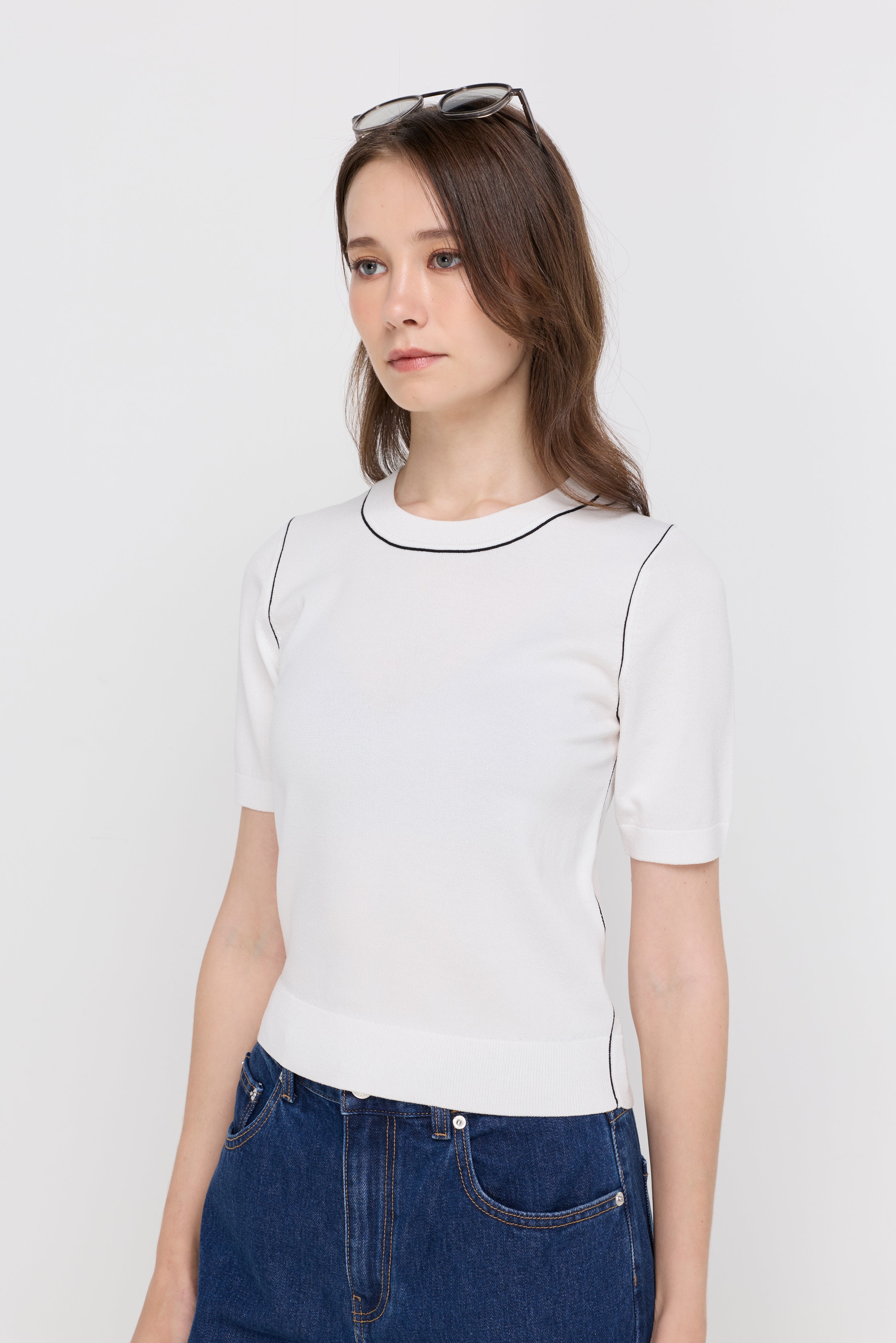 CONTRAST TRIM KNIT TOP