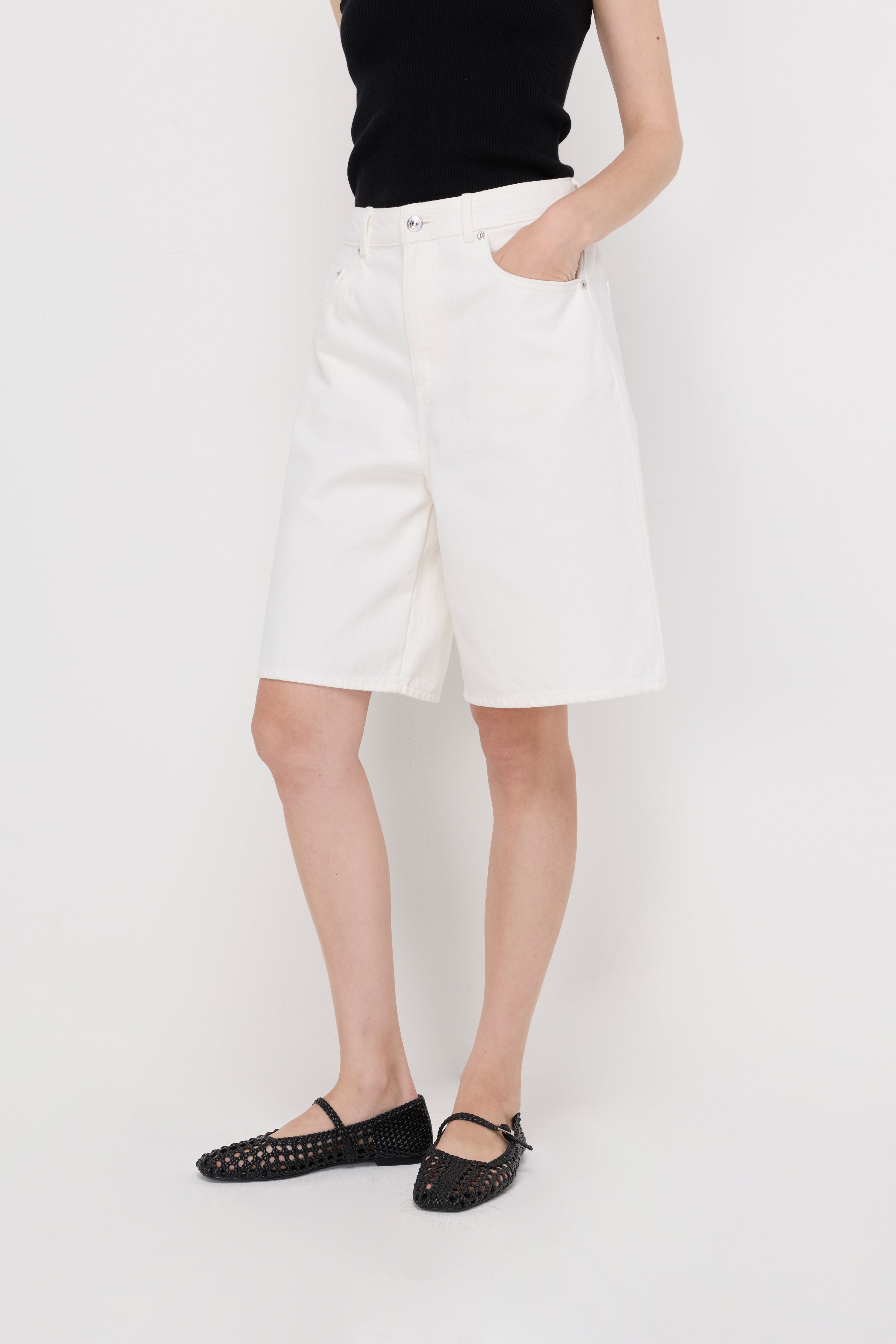 HIGH-RISE TAILORED BERMUDA SHORTS