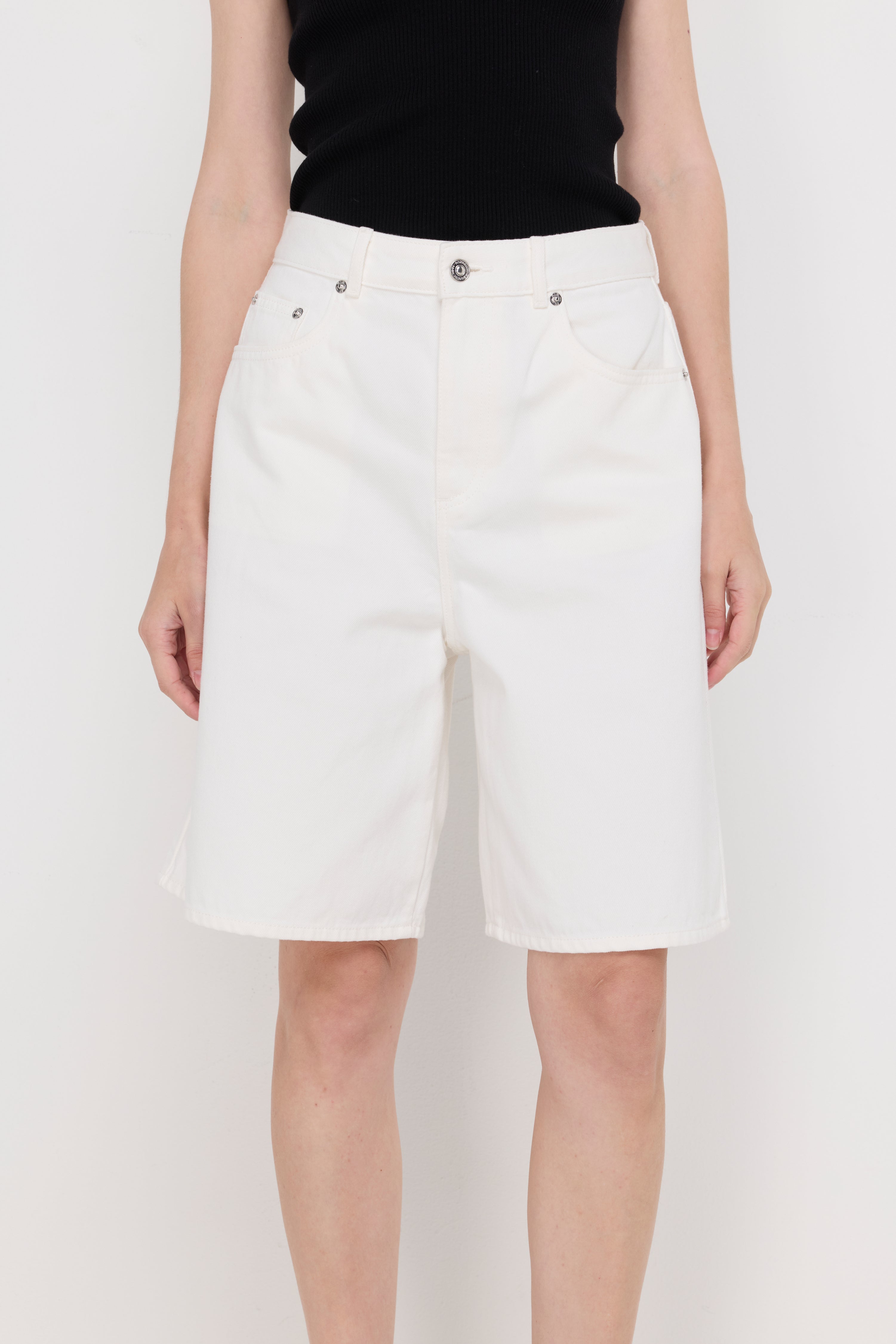 HIGH-RISE TAILORED BERMUDA SHORTS