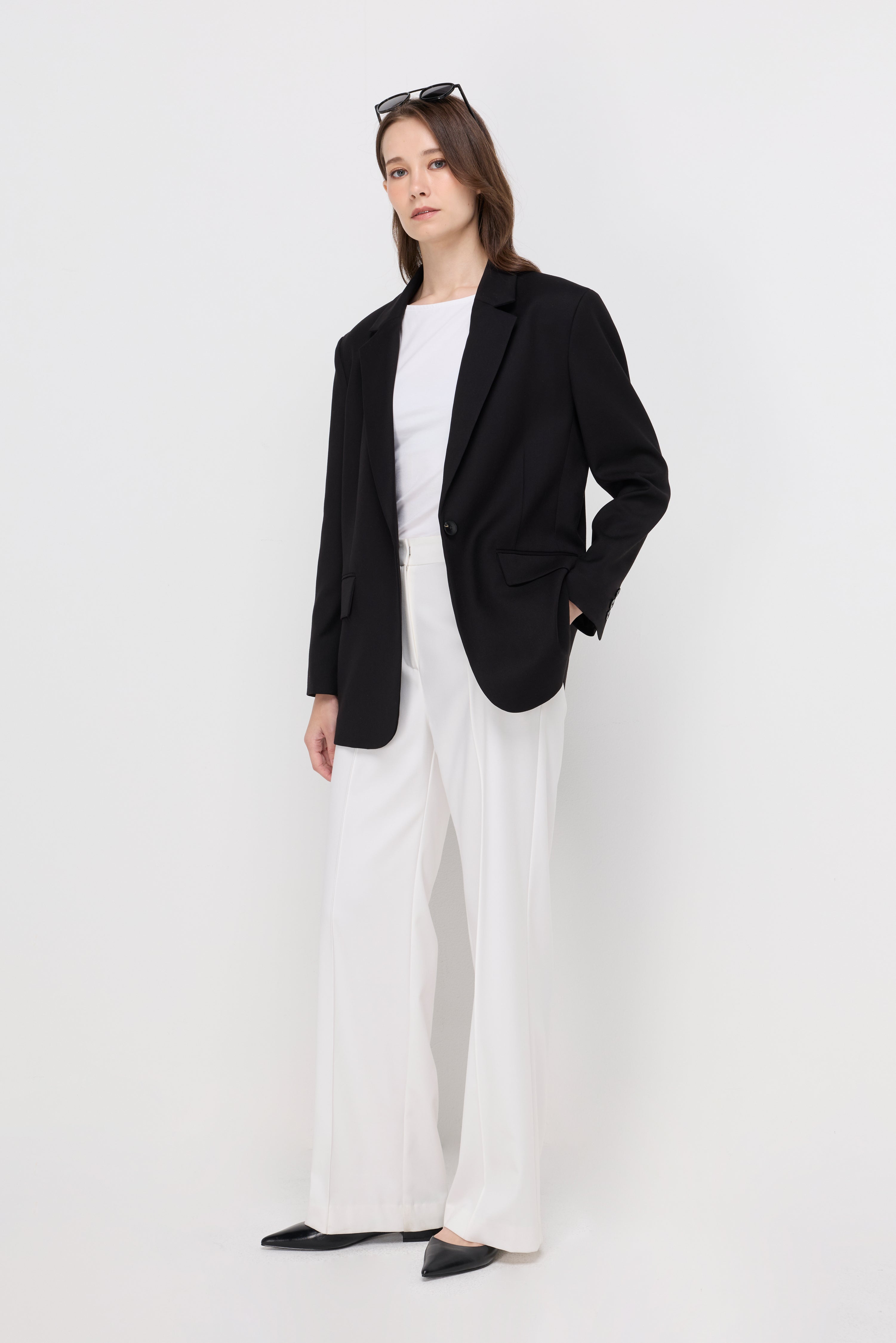 SINGLE BUTTON TAILORED BLAZER
