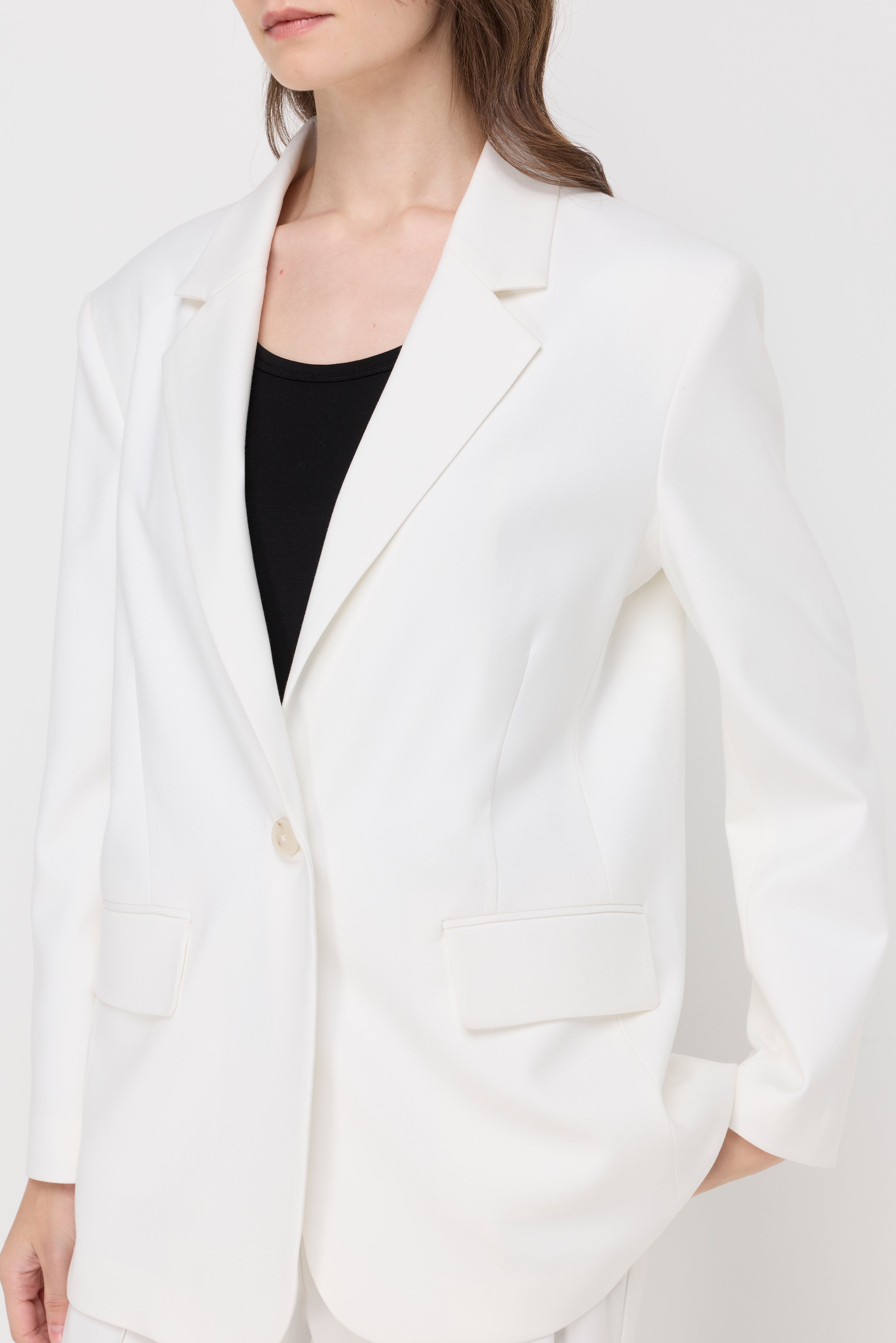 SINGLE BUTTON TAILORED BLAZER