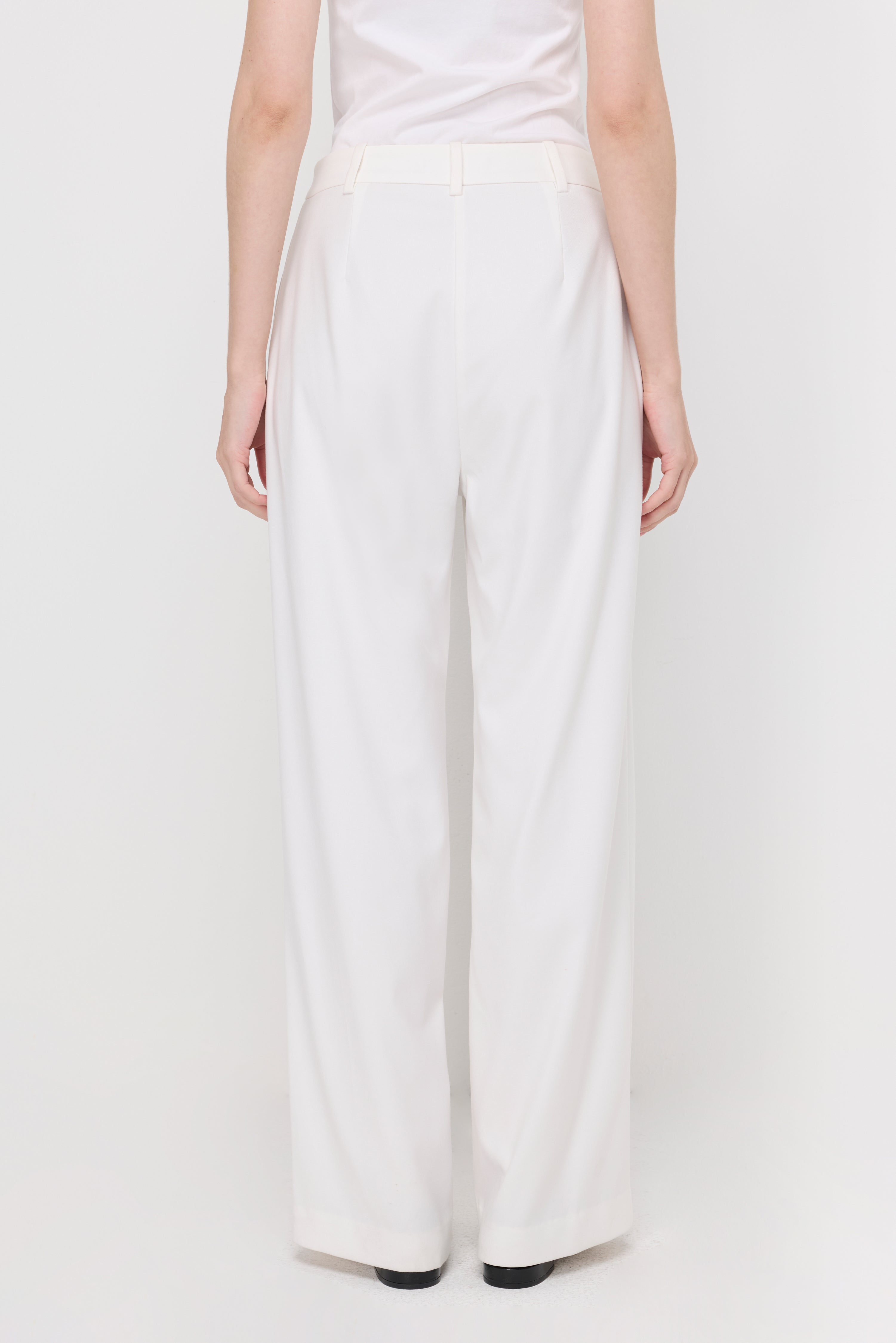 TAILORED PLEATED STRAIGHT-LEG TROUSERS