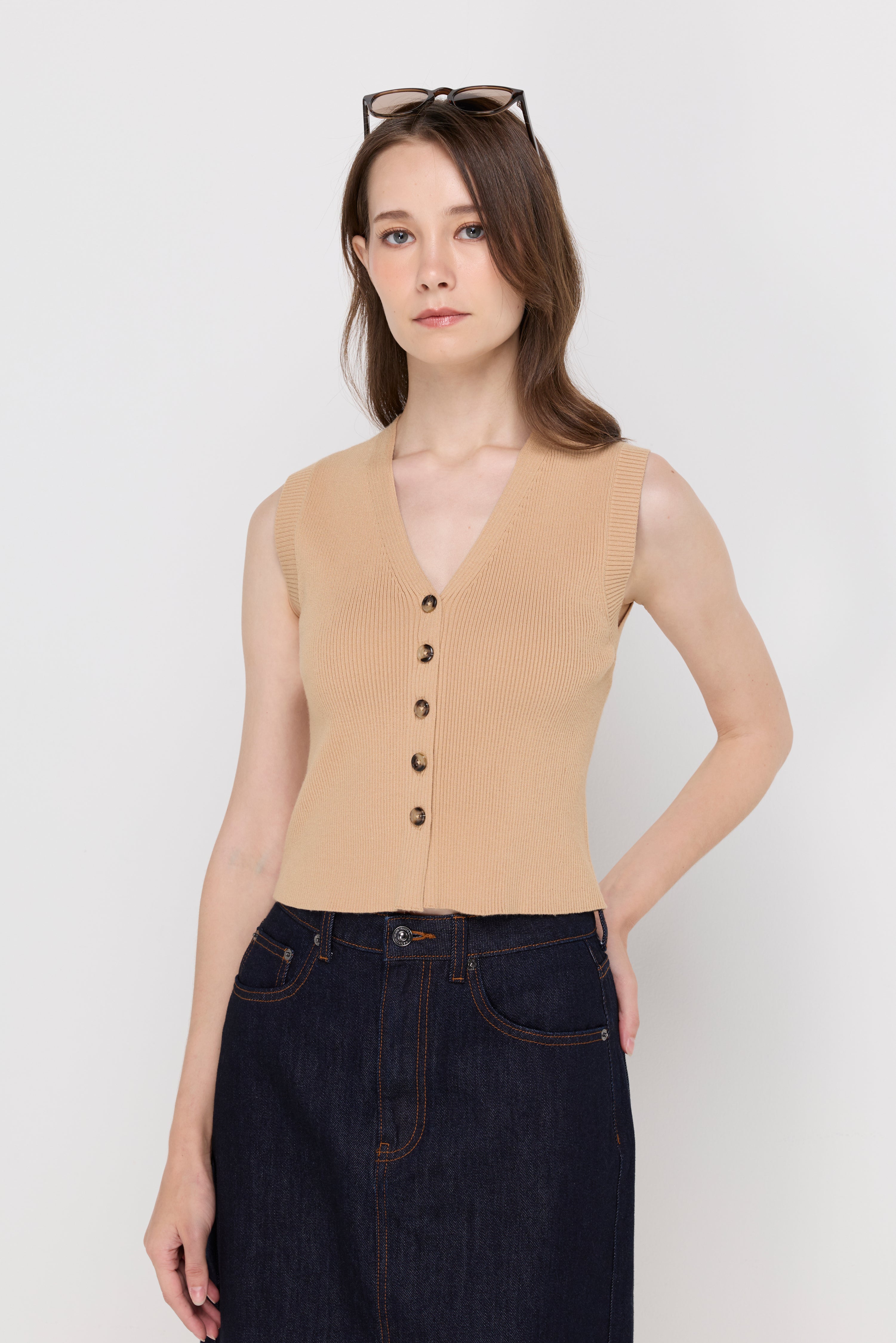 RIBBED BUTTON-FRONT KNIT VEST