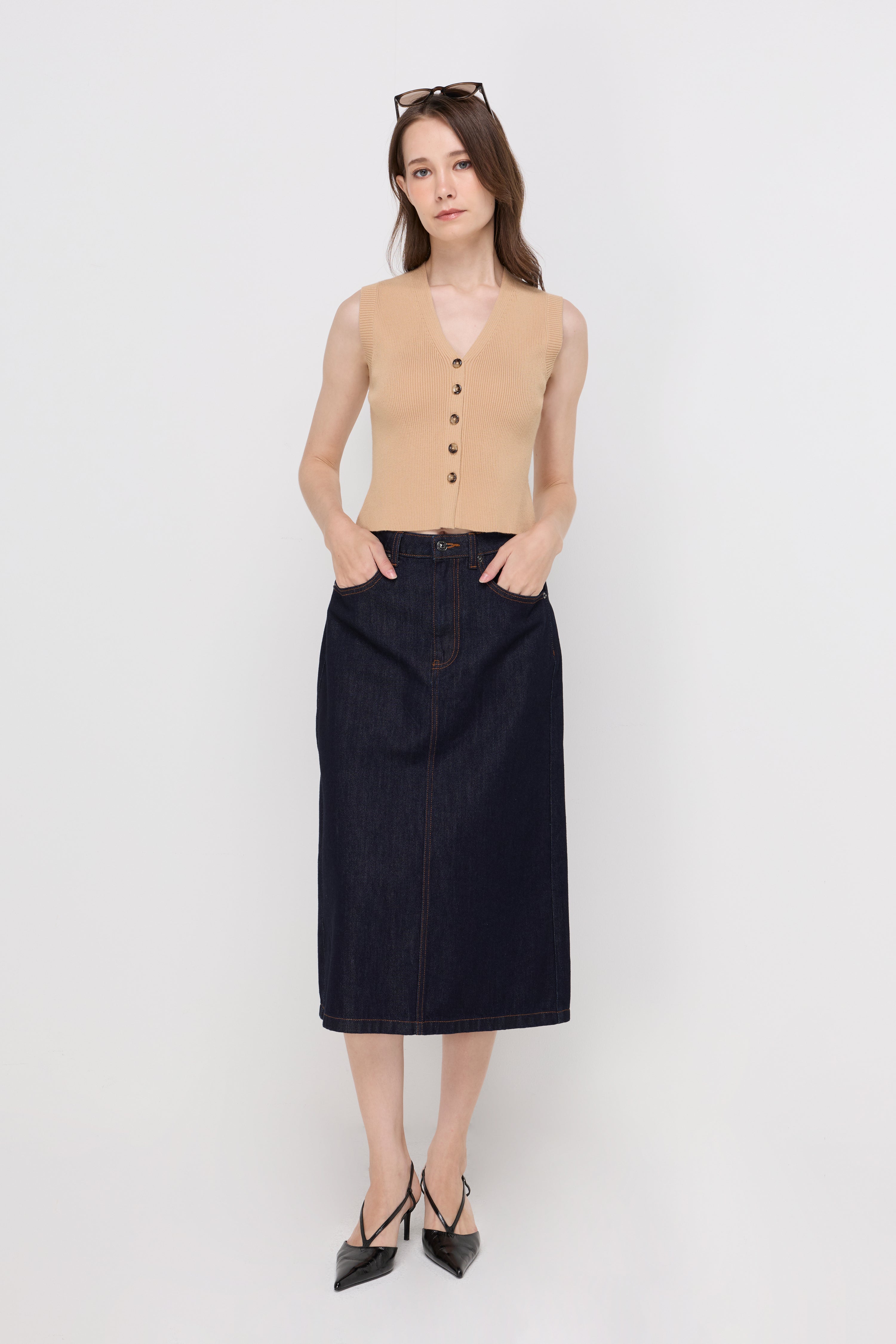 RIBBED BUTTON-FRONT KNIT VEST