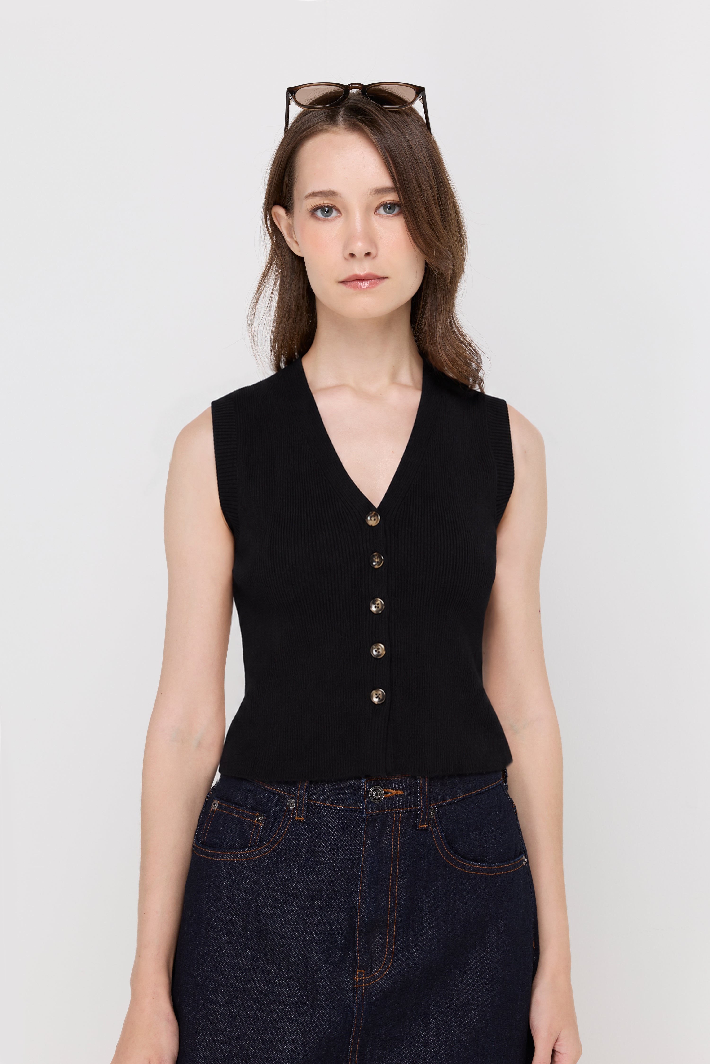 RIBBED BUTTON-FRONT KNIT VEST