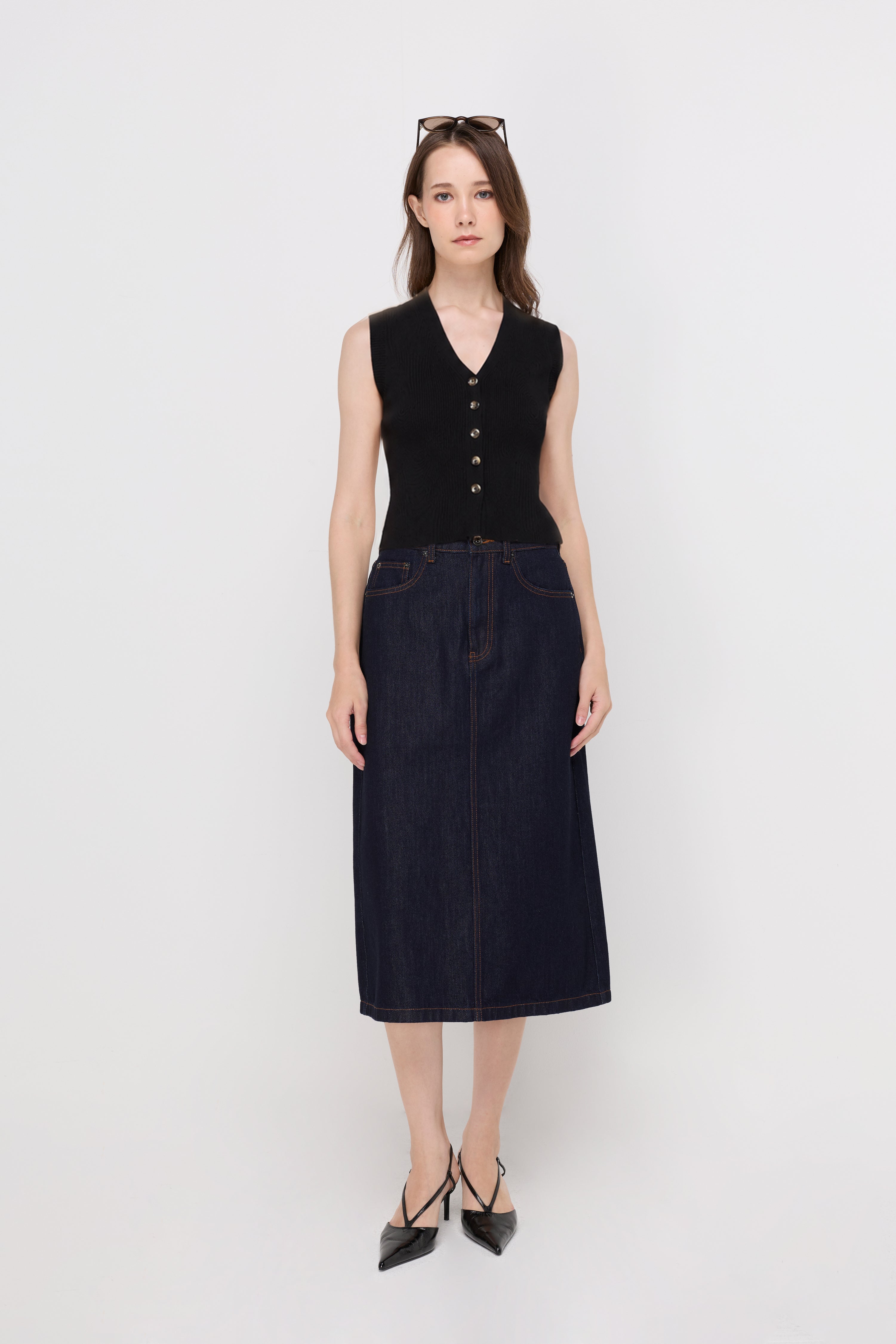RIBBED BUTTON-FRONT KNIT VEST