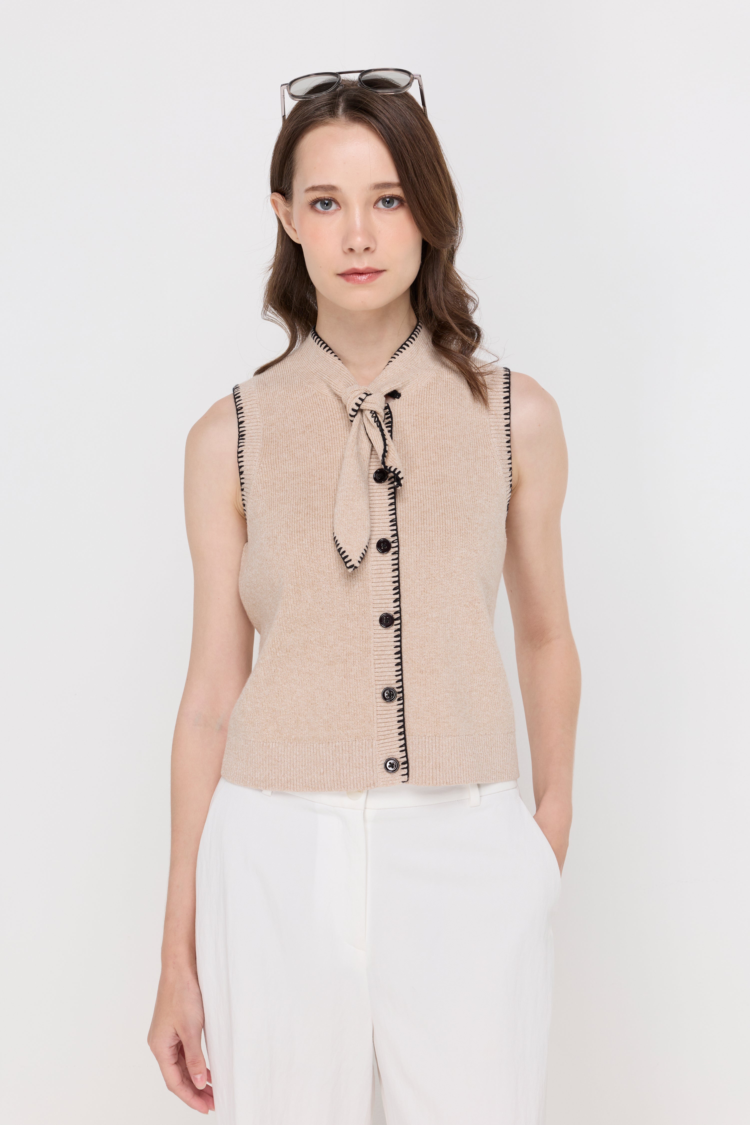 CONTRAST TRIM TIE-NECK KNIT VEST