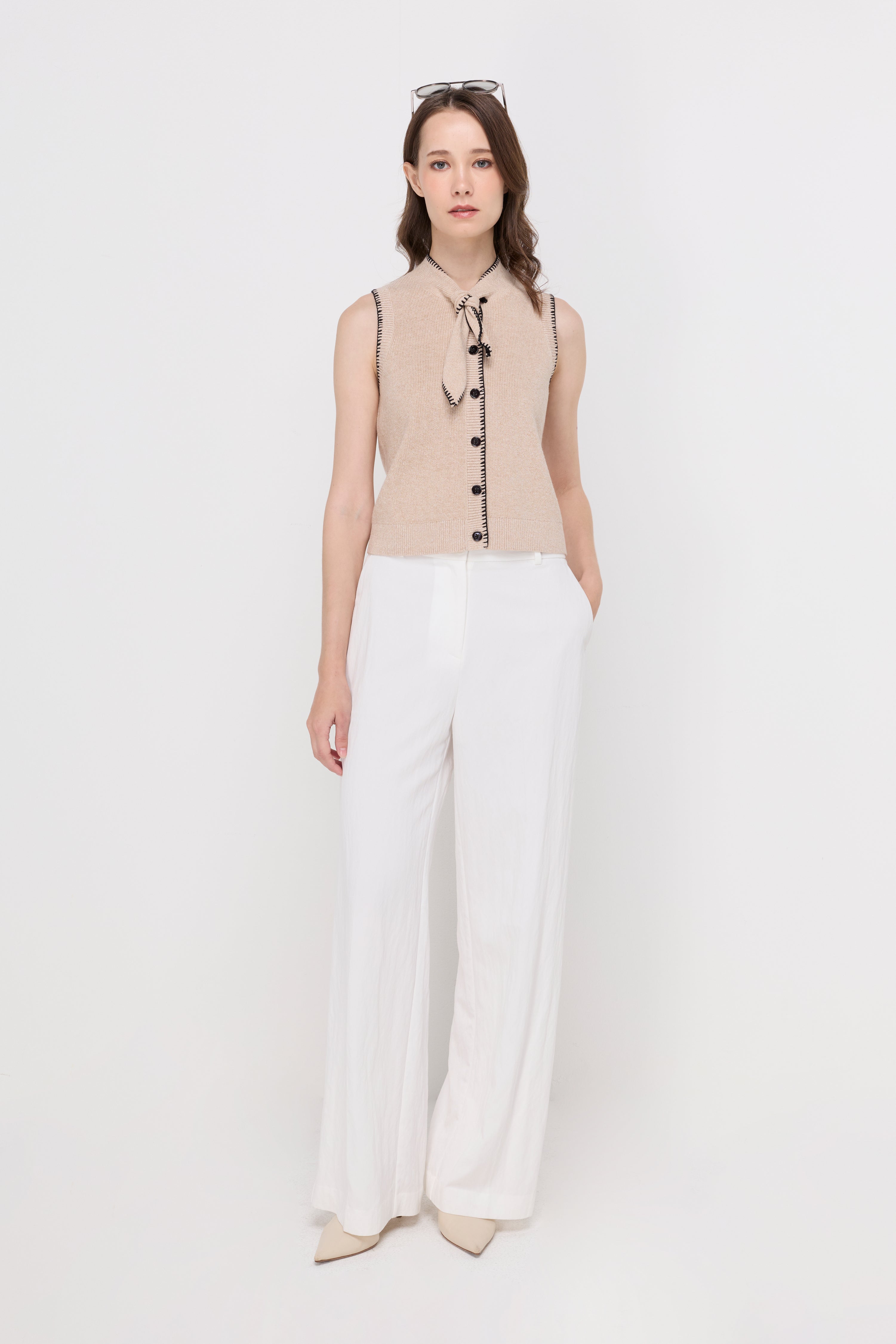 CONTRAST TRIM TIE-NECK KNIT VEST