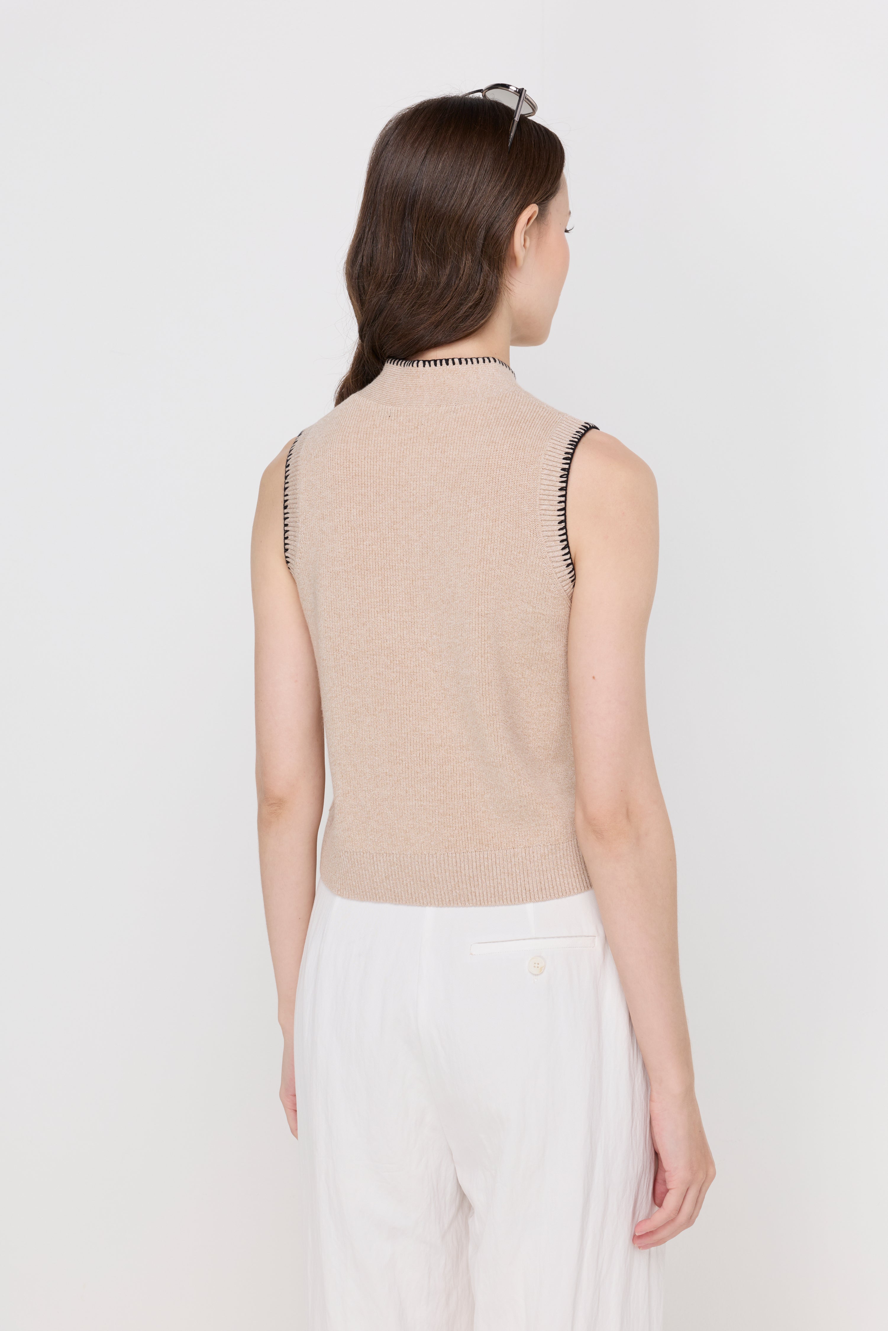 CONTRAST TRIM TIE-NECK KNIT VEST