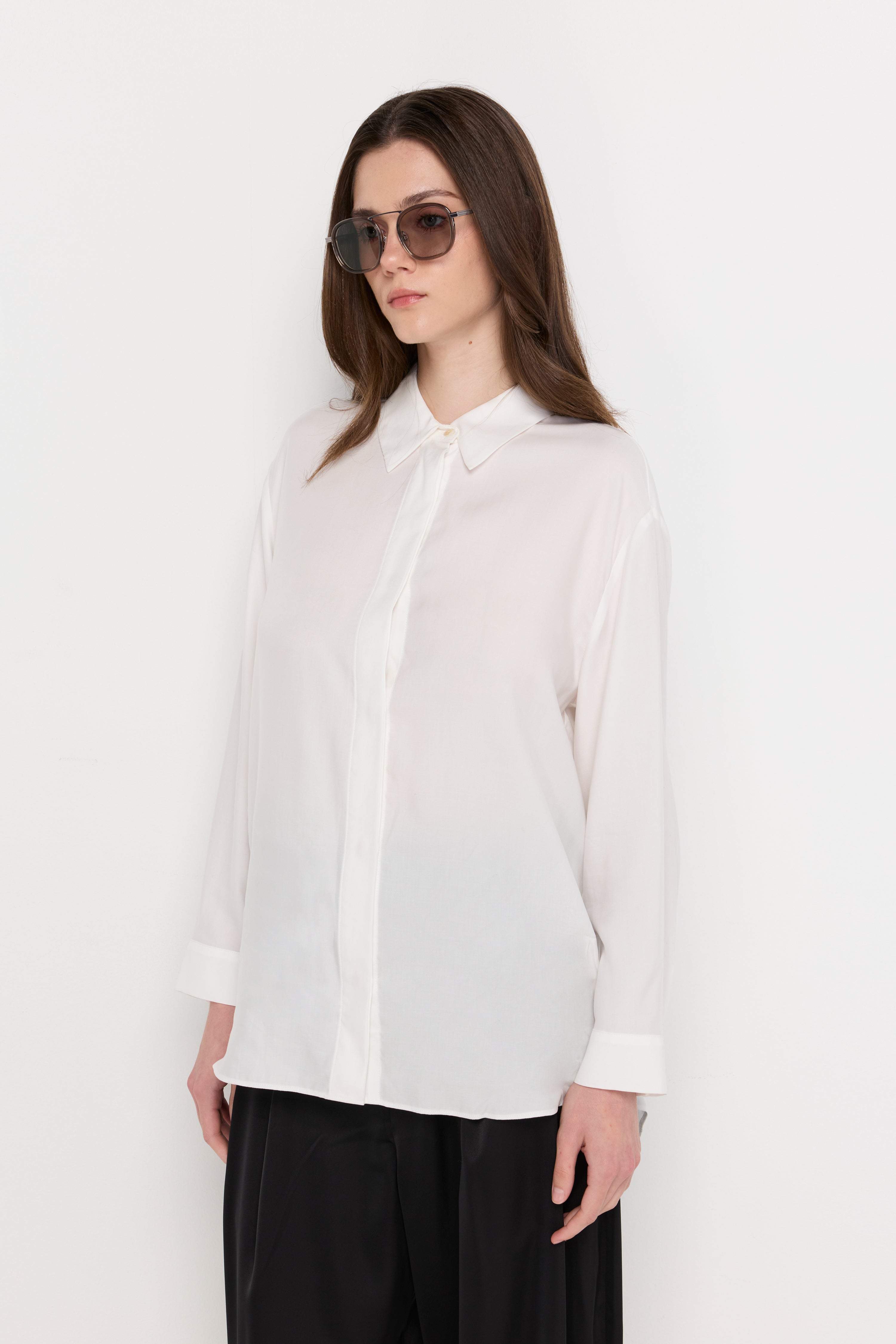 CLASSIC BUTTON-FRONT BLOUSE